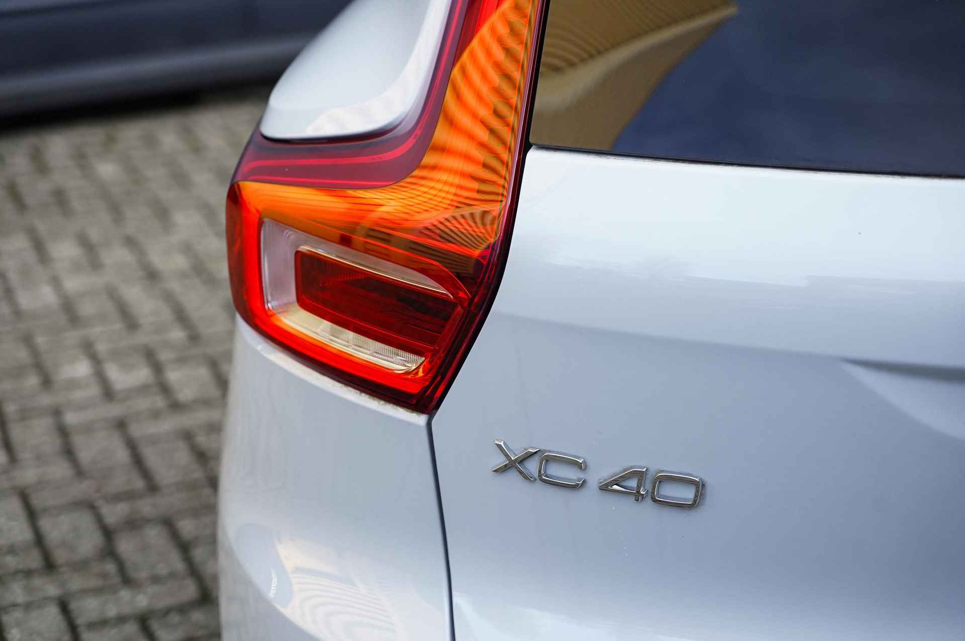 Volvo XC40 Single Motor Extended Range Plus | Tailored Wool Blend | Pilot Assist | Park Assist - 8/29