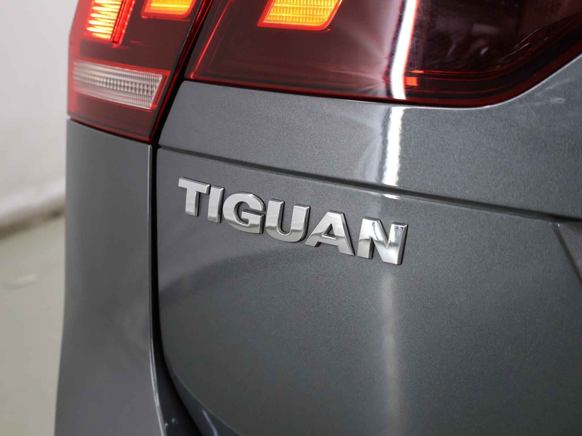 Volkswagen Tiguan 1.5 TSI ACT Highline Business R | Navigatie | Parkeersensoren | Stoelverwarming | Adaptive Cruise Control | Climate Control | Trekhaak | - 37/39