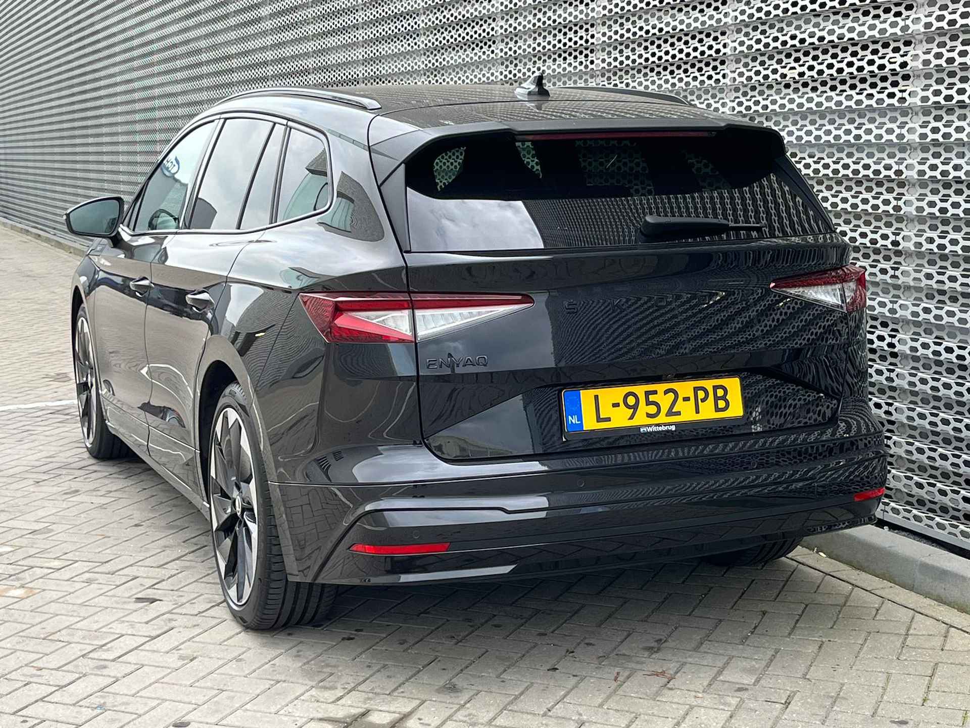 Škoda Enyaq iV 60 Sportline / 21" LMV / Achteruitrijcamera / LED Matrix / Dodehoek Sensor / Keyless Entry-Start P4 - 6/38