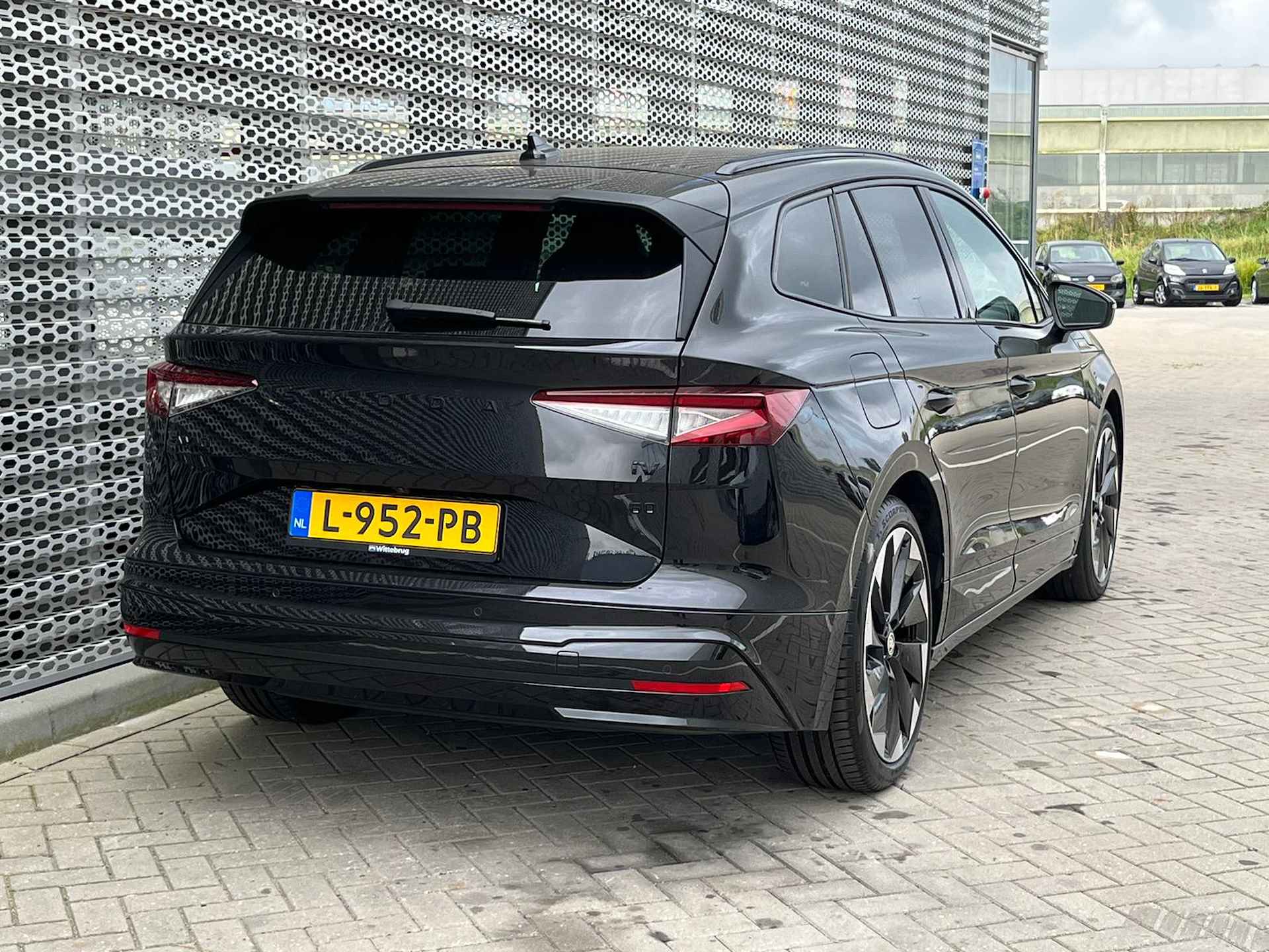 Škoda Enyaq iV 60 Sportline / 21" LMV / Achteruitrijcamera / LED Matrix / Dodehoek Sensor / Keyless Entry-Start P4 - 8/38