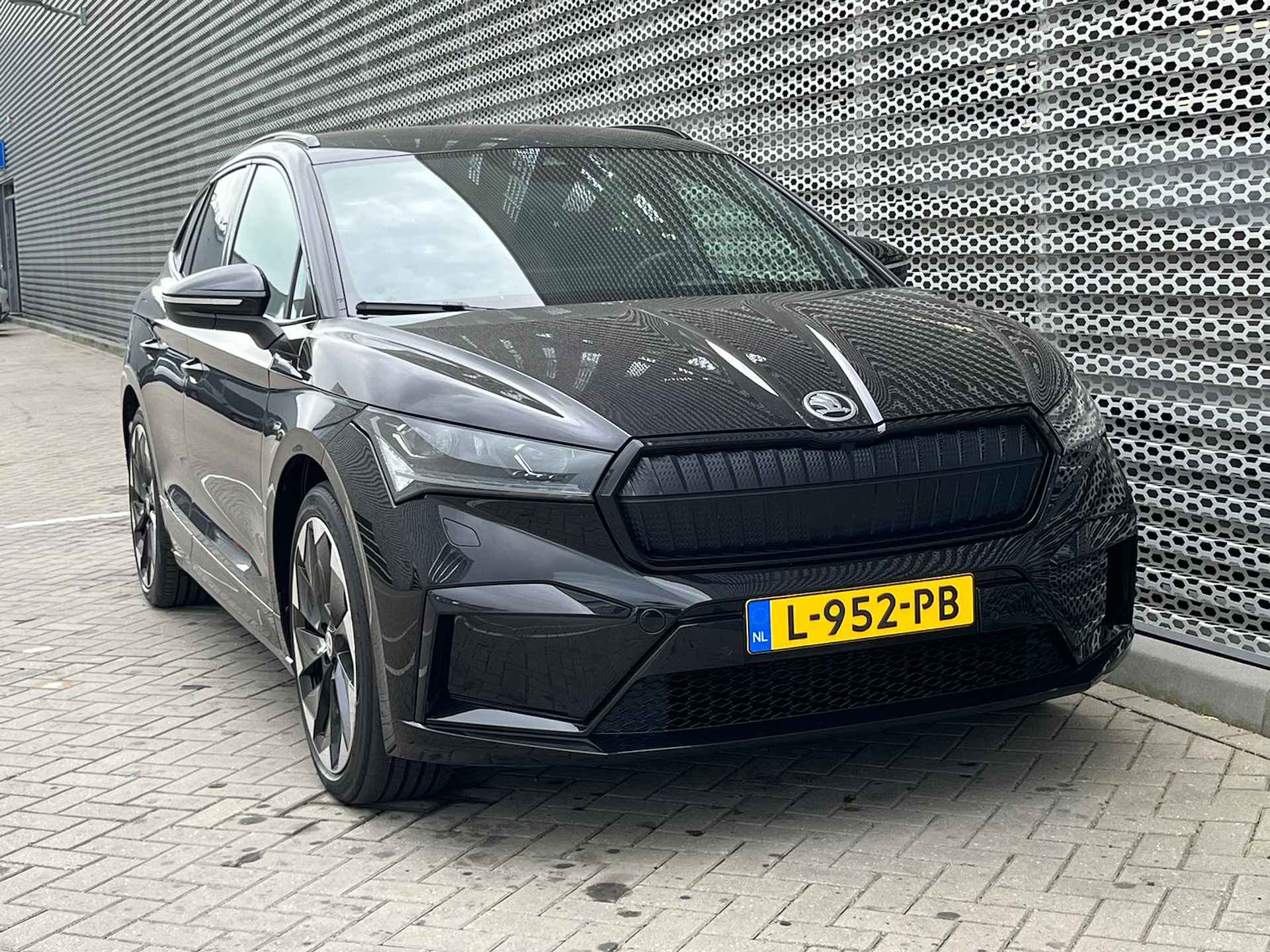 Škoda Enyaq iV 60 Sportline / 21" LMV / Achteruitrijcamera / LED Matrix / Dodehoek Sensor / Keyless Entry-Start P4 - 10/38