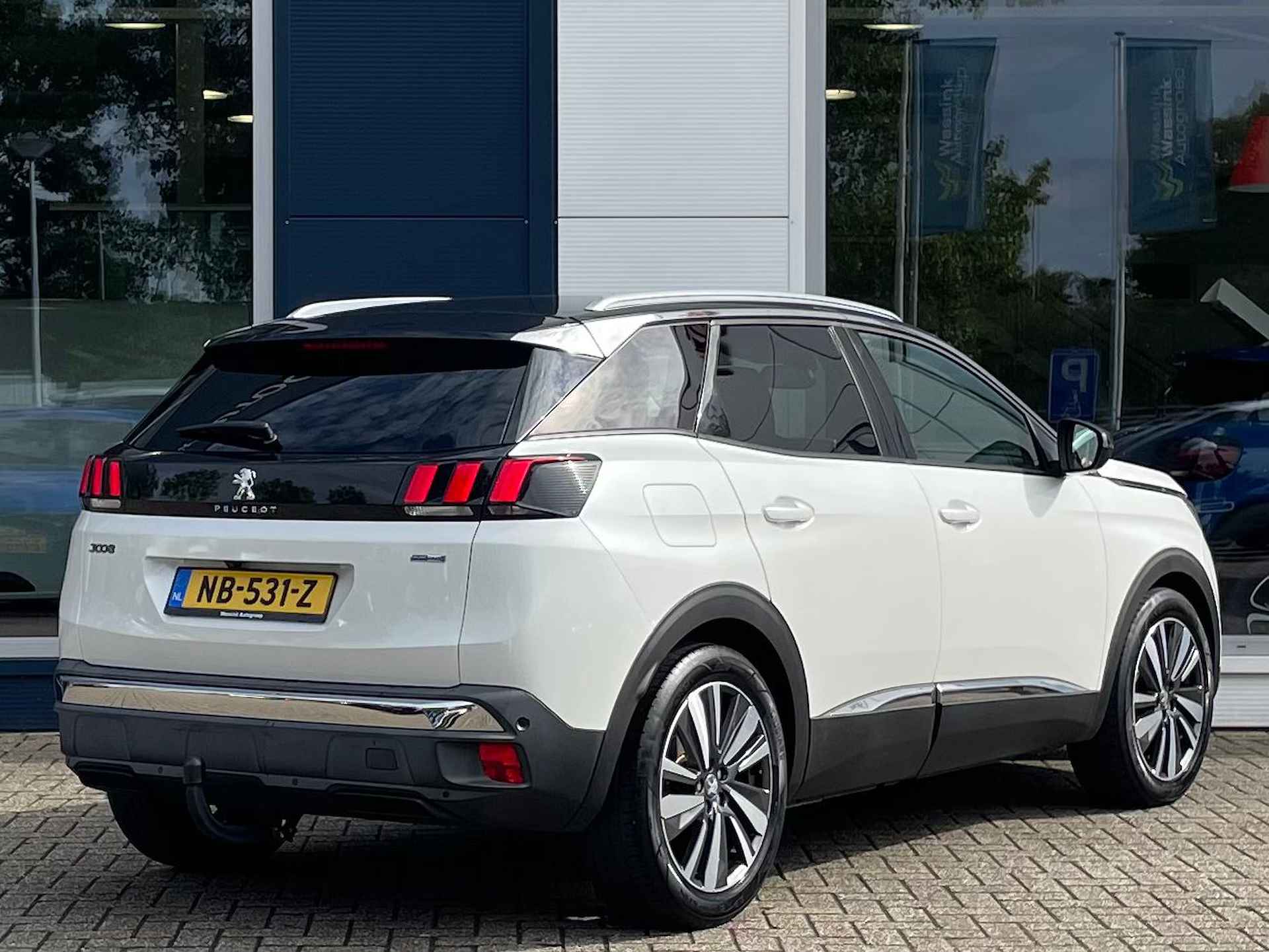 Peugeot 3008 1.2 Allure 130PK | Navigatie | Climate control | Trekhaak | Parkeer camera achter | Keyless entry | Elektrisch bedienbare achterklep | Black Diamond - 9/38