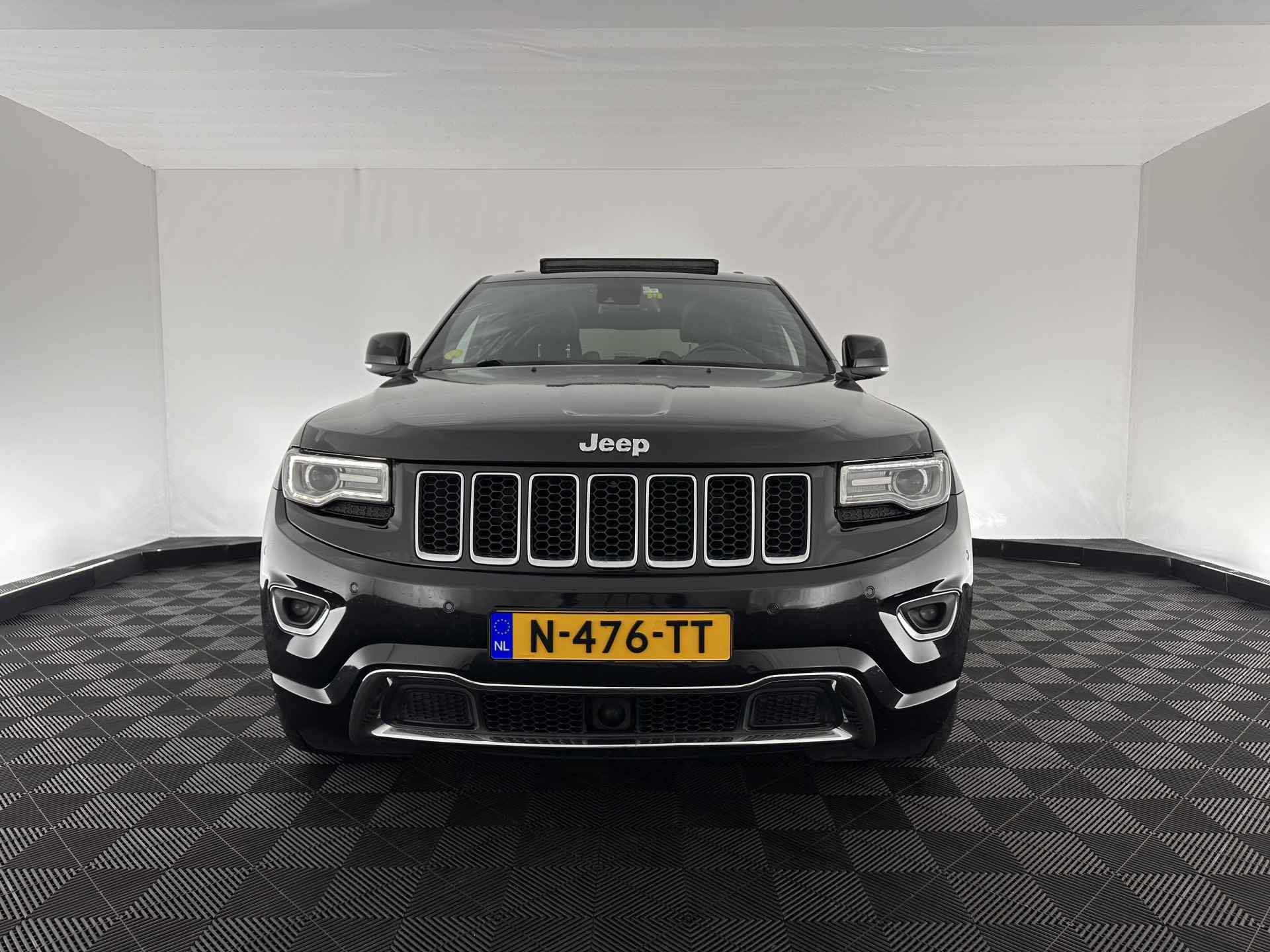 Jeep Grand Cherokee 3.0 CRD Overland Aut. *PANO |  FULL-LEATHER | XENON | DIGI-COCKPIT | AIR-SUSPENSION | BLIS | ADAPTIVE-CRUISE | MEMORY-PACK | CAMERA | KEYLESS | NAVI-FULLMAP | TOWBAR | COMFORT-SEATS | SHIFT-PADDLES |  DAB+ | - 2/36