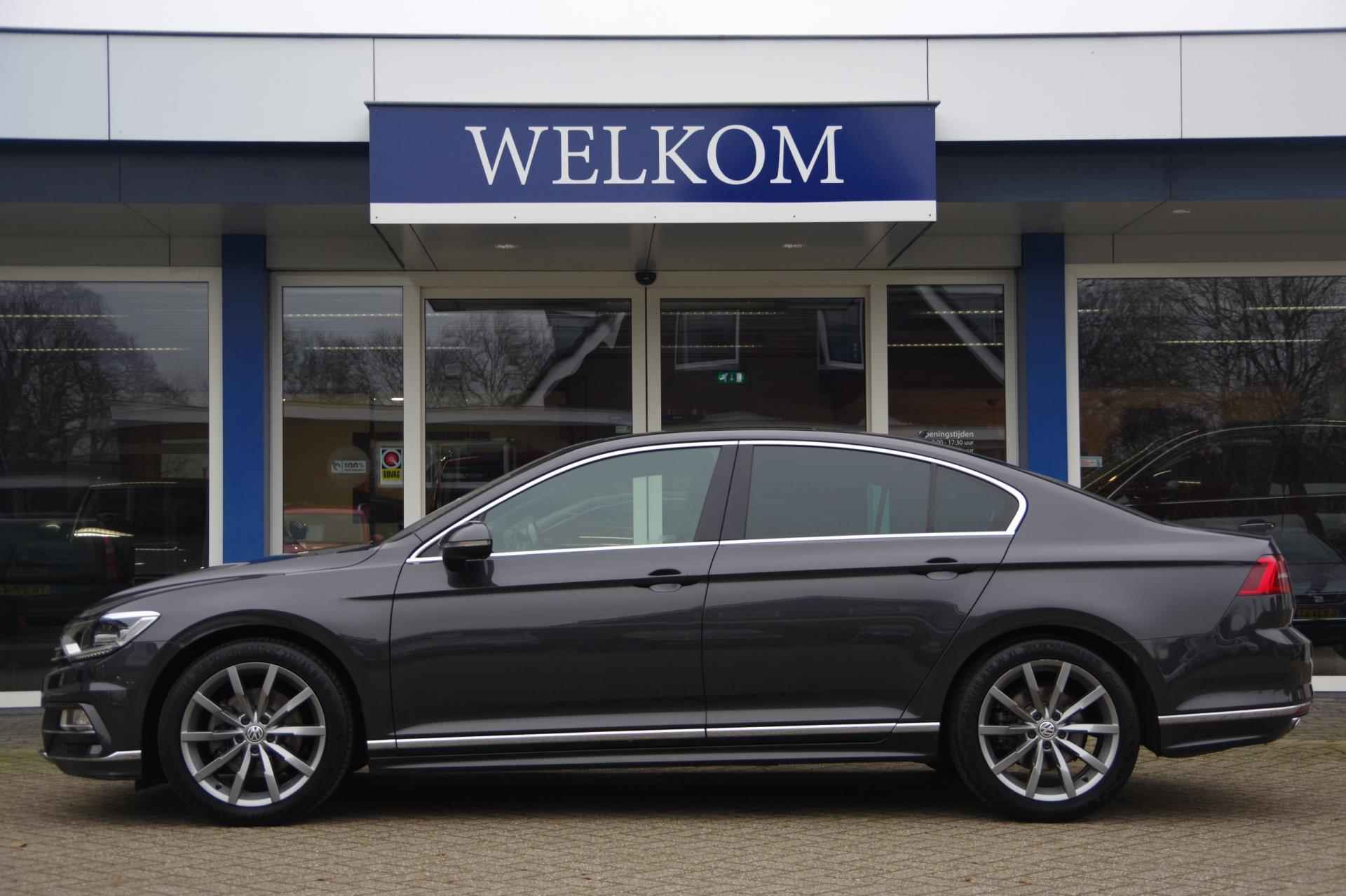 Volkswagen Passat 1.4 TSI R-Line Panoramadak Camera Trekhaak LED Leer - 4/44