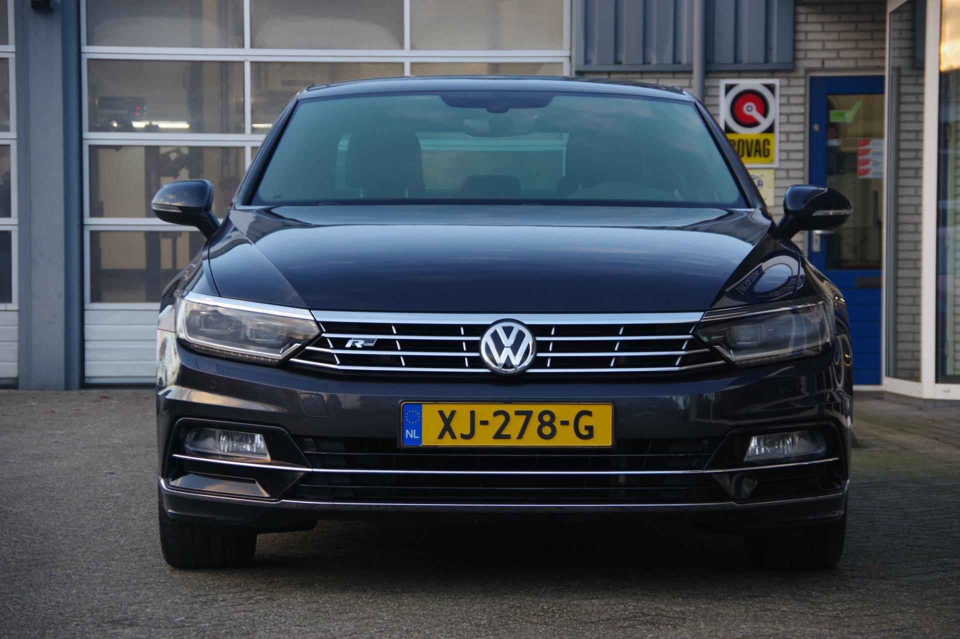 Volkswagen Passat 1.4 TSI R-Line Panoramadak Camera Trekhaak LED Leer - 12/44