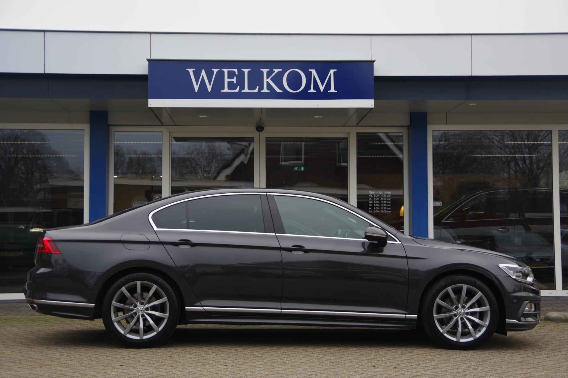 Volkswagen Passat 1.4 TSI R-Line Panoramadak Camera Trekhaak LED Leer - 13/44