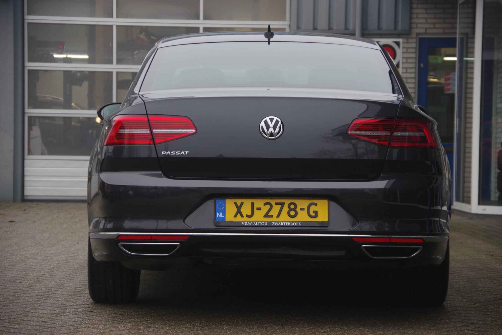 Volkswagen Passat 1.4 TSI R-Line Panoramadak Camera Trekhaak LED Leer - 14/44