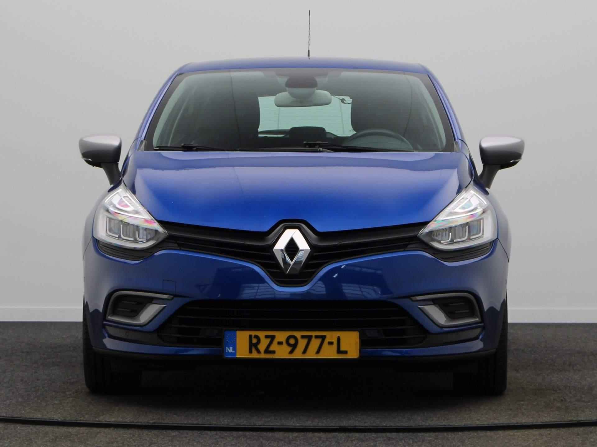 Renault Clio TCe 90pk Intens | Stoelverwarming | Licht metalen wielen | Navigatie | Privacy glass | Airco | Climate control | GT-line uniek! | - 6/48