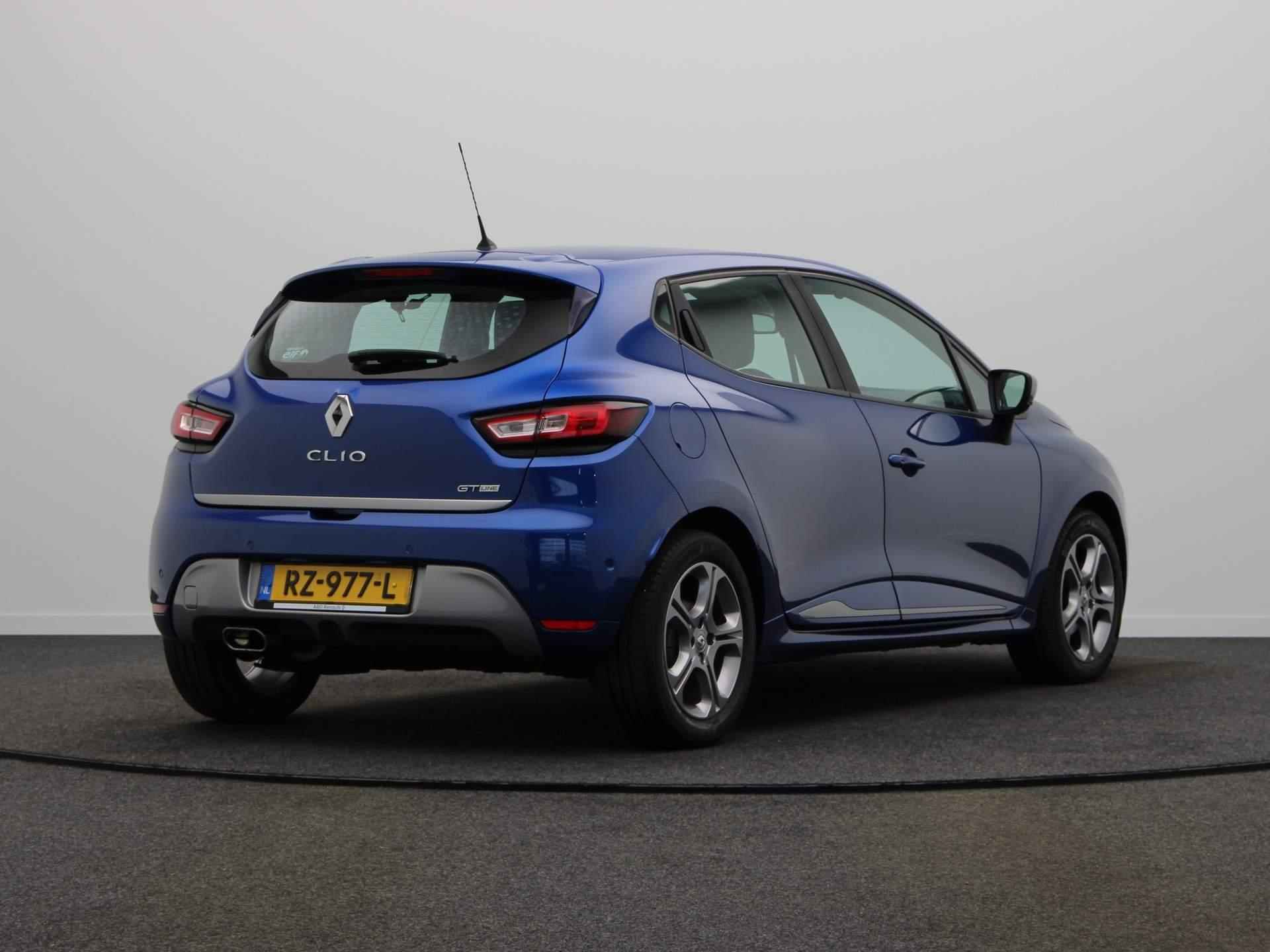 Renault Clio TCe 90pk Intens | Stoelverwarming | Licht metalen wielen | Navigatie | Privacy glass | Airco | Climate control | GT-line uniek! | - 11/48