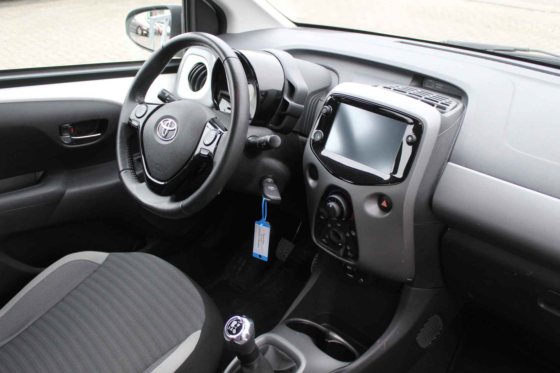 Toyota Aygo 1.0 VVT-i x-play Limited Airco/Apple Carplay/Bluetooth/Elektrische Ramen - 2/18