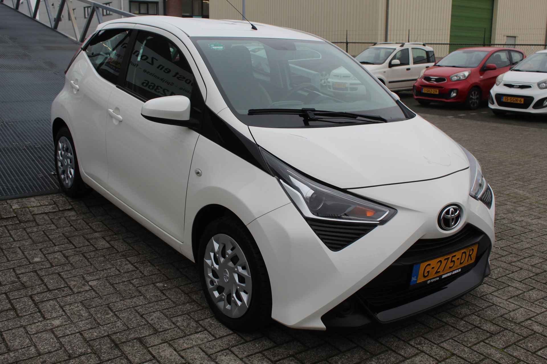 Toyota Aygo 1.0 VVT-i x-play Limited Airco/Apple Carplay/Bluetooth/Elektrische Ramen - 5/18