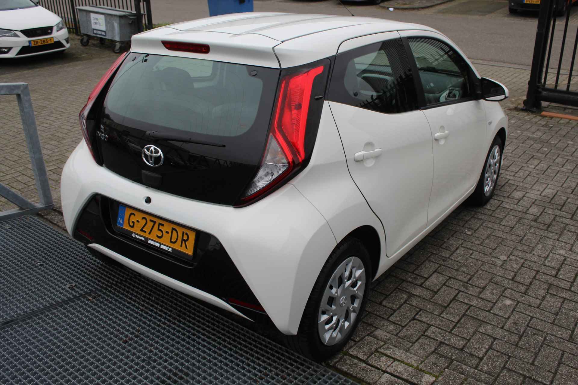 Toyota Aygo 1.0 VVT-i x-play Limited Airco/Apple Carplay/Bluetooth/Elektrische Ramen - 7/18