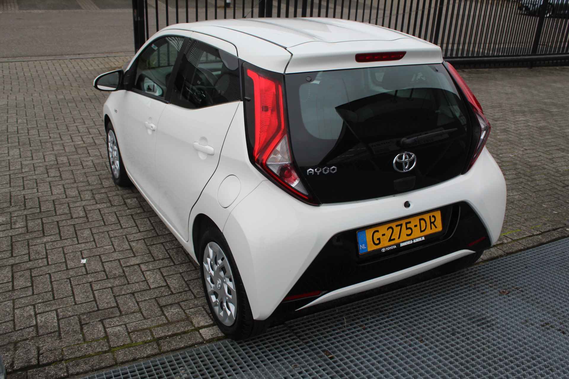 Toyota Aygo 1.0 VVT-i x-play Limited Airco/Apple Carplay/Bluetooth/Elektrische Ramen - 8/18