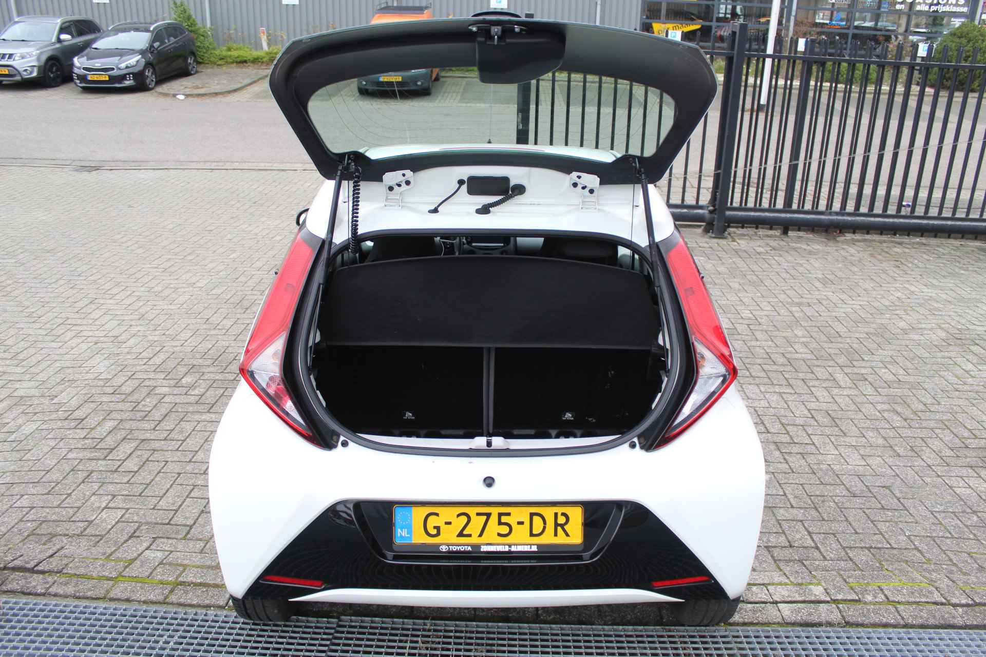 Toyota Aygo 1.0 VVT-i x-play Limited Airco/Apple Carplay/Bluetooth/Elektrische Ramen - 10/18