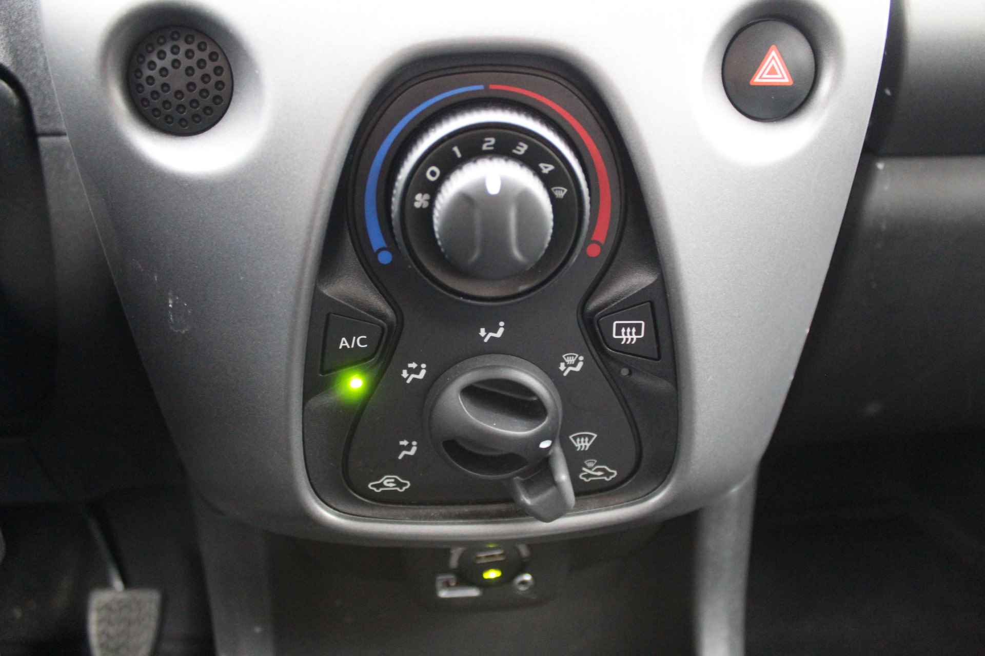 Toyota Aygo 1.0 VVT-i x-play Limited Airco/Apple Carplay/Bluetooth/Elektrische Ramen - 18/18