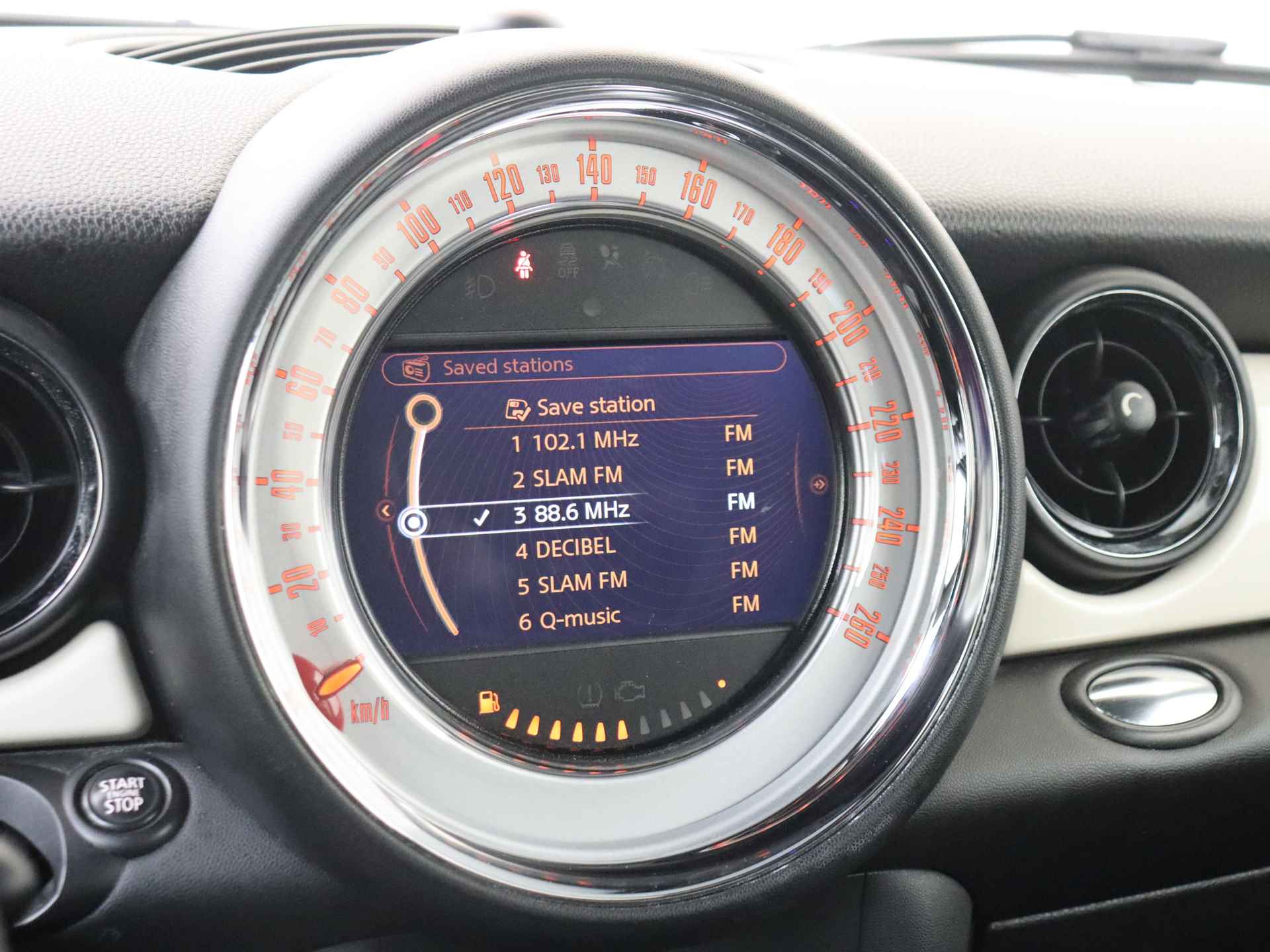 MINI Mini 1.6 Cooper Westminster 123 pk | Navigatie | Climate Control 17 inch Lichtmetalen Velgen - 16/32