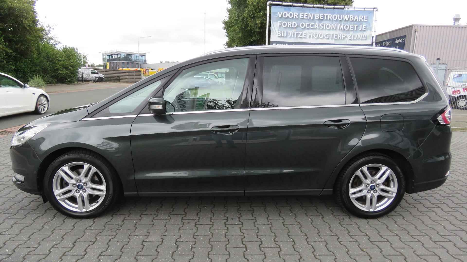 Ford Galaxy 1.5 Titanium 150 pk, 7 pers., Trekhaak, Park Pack, Winter Pack, Cruise, Camera, 129682 km !! - 3/34