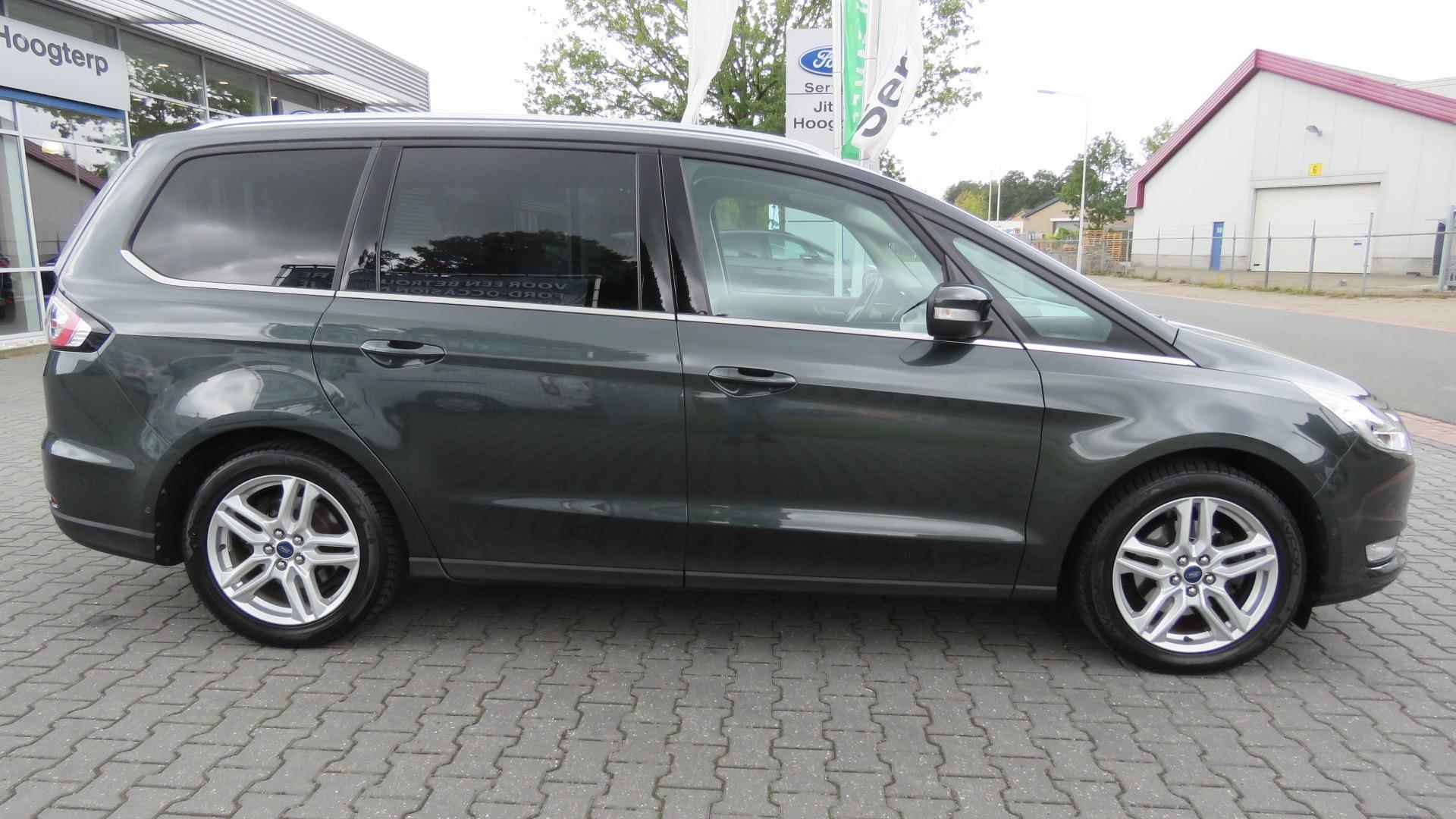 Ford Galaxy 1.5 Titanium 150 pk, 7 pers., Trekhaak, Park Pack, Winter Pack, Cruise, Camera, 129682 km !! - 4/34