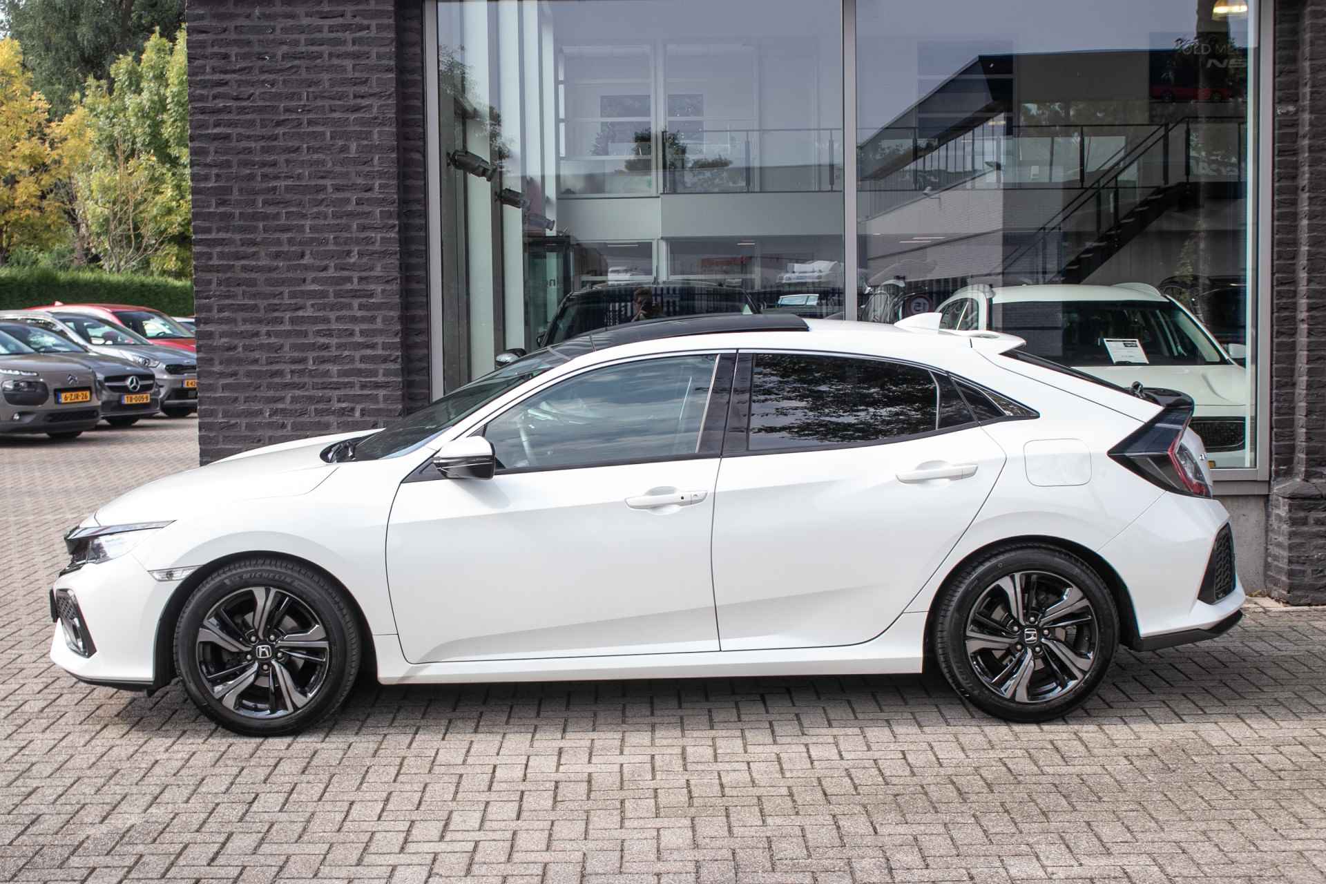 Honda Civic 1.0 i-VTEC Executive - All-in rijklrprs | Trekhaak | Schuifdak | Navi | Adp. cruise - 2/43