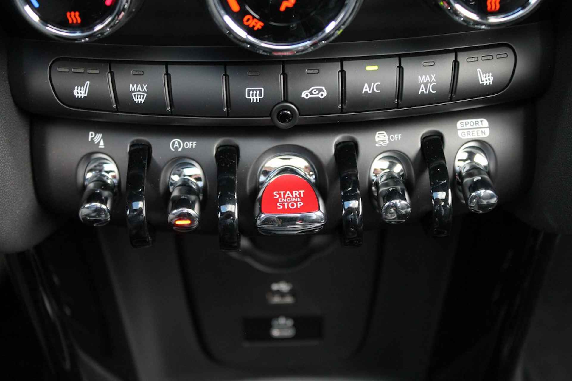 MINI John Cooper Works 2.0 - 231PK Automaat -  Head-Up - Leder - Camera - Harman/Kardon - 43/59