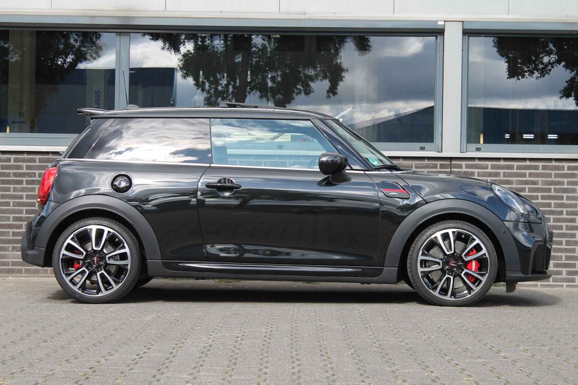 MINI John Cooper Works 2.0 - 231PK Automaat -  Head-Up - Leder - Camera - Harman/Kardon - 12/25