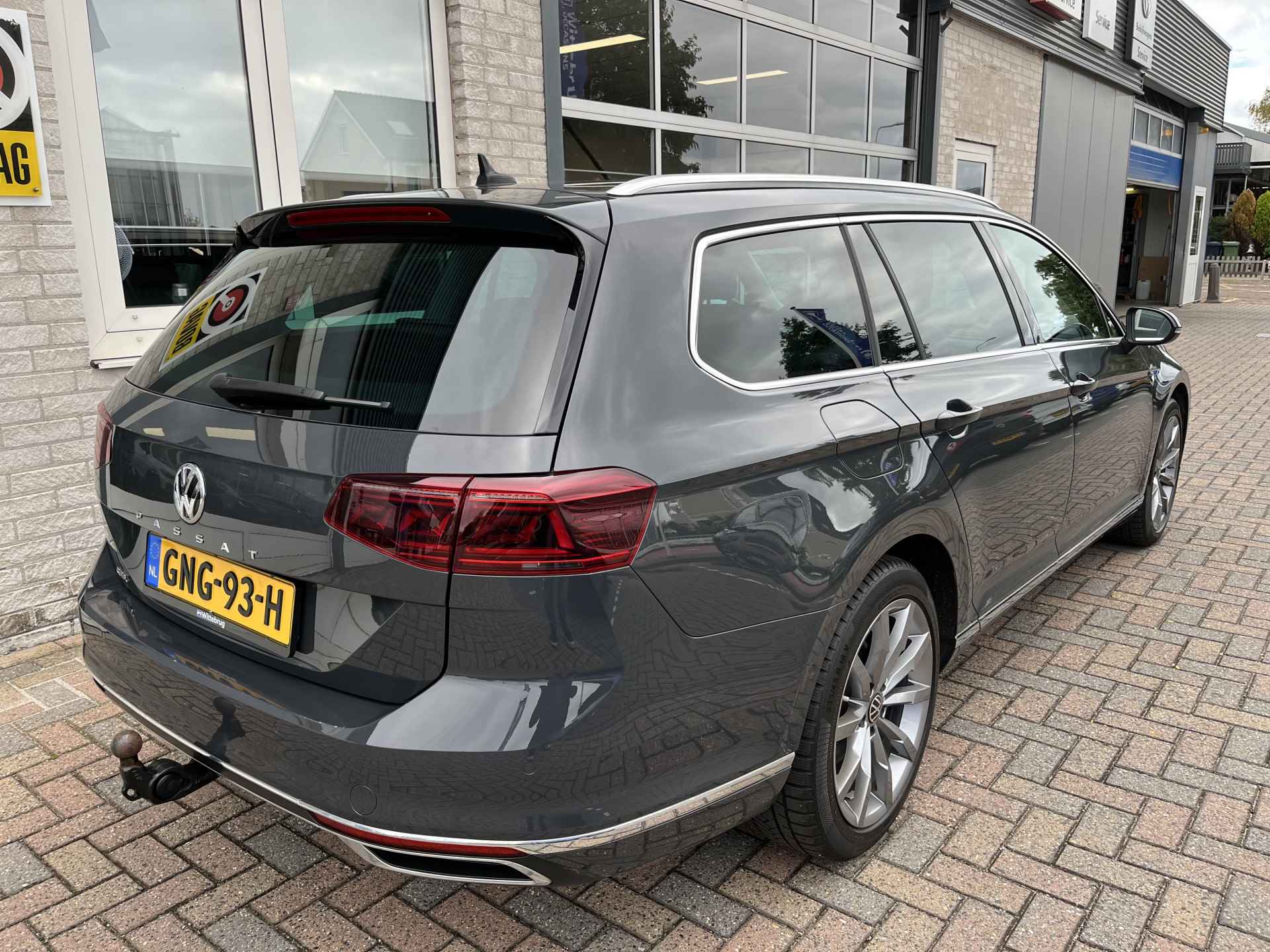 Volkswagen Passat Variant 1.4 TSI PHEV GTE Business / AUTOMAAT/ PANO/ TREKHAAK/ VOLLEDIG LEDER/ CAMERA/ PARK. SENSOREN/ DODE HOEK/ LED/ ERGO COMFORT/ STOEL VERWARM./ ADAPT. CRUISE/ APP CONNECT/ NAVI/ CLIMA/ - 30/36