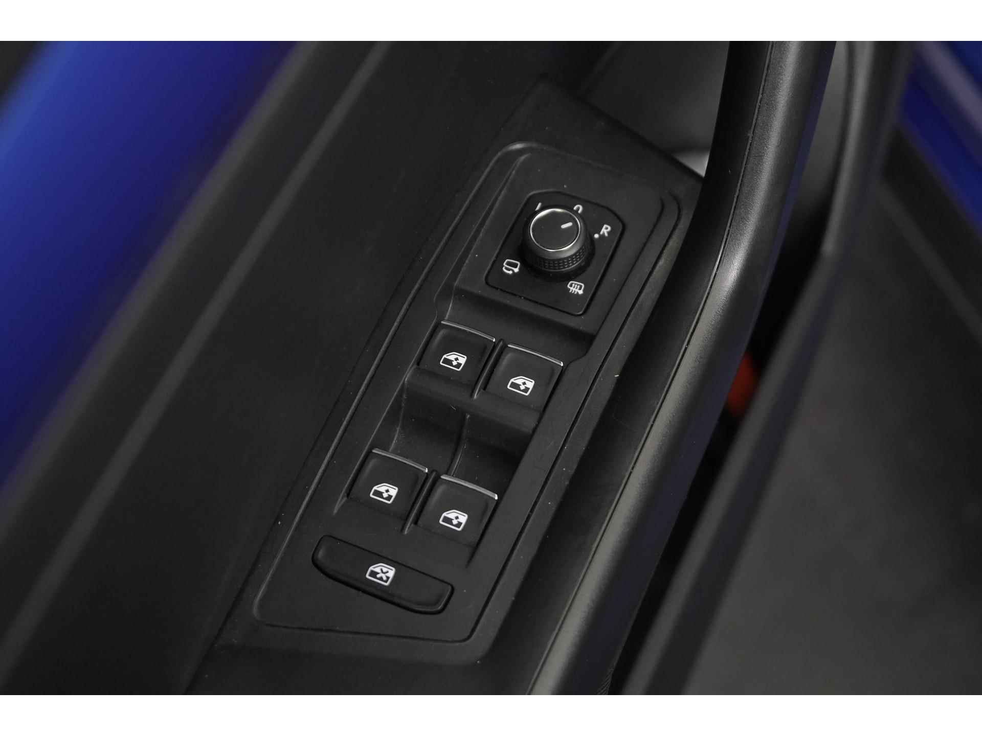 Volkswagen T-Roc 1.0 TSI Style | Trekhaak | Panoramadak | Digital Cockpit | Camera | Zondag Open! - 36/45
