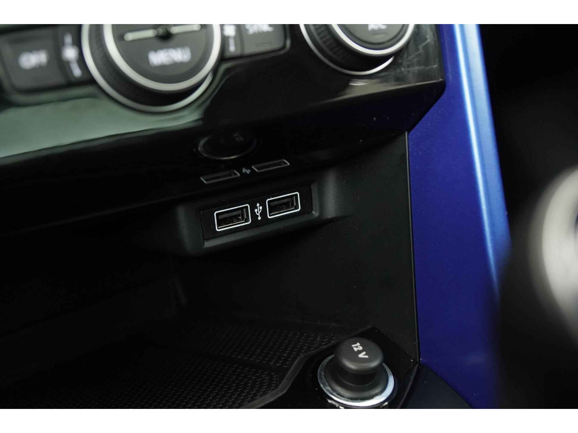 Volkswagen T-Roc 1.0 TSI Style | Trekhaak | Panoramadak | Digital Cockpit | Camera | Zondag Open! - 37/45