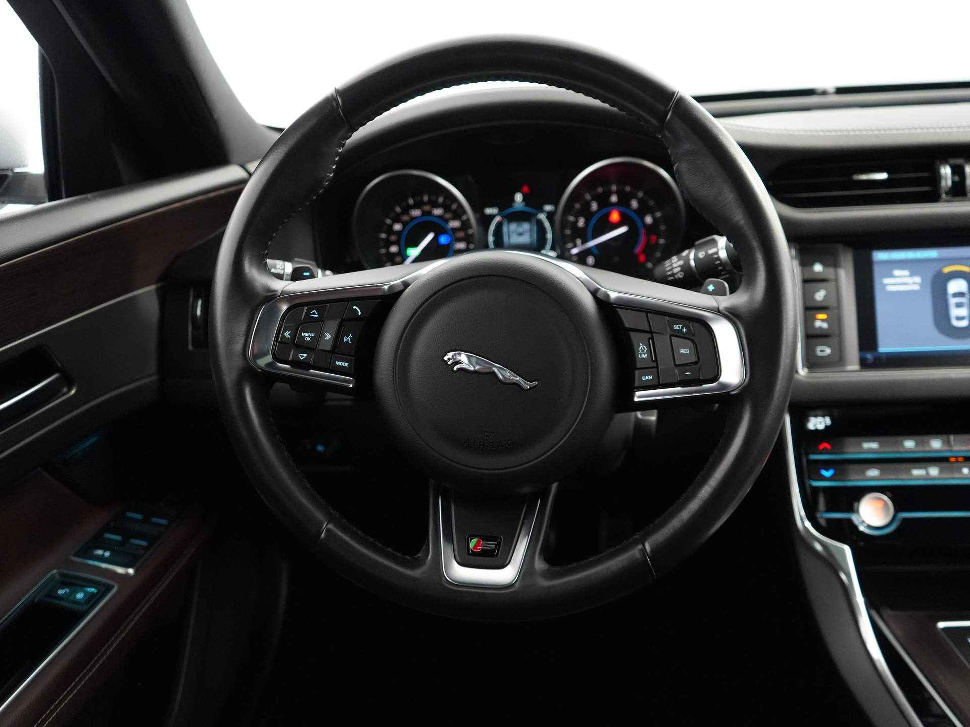 Jaguar XF 3.0 S AWD | Navigatie | Camera | Sensoren V+A | Panorama dak - 7/31
