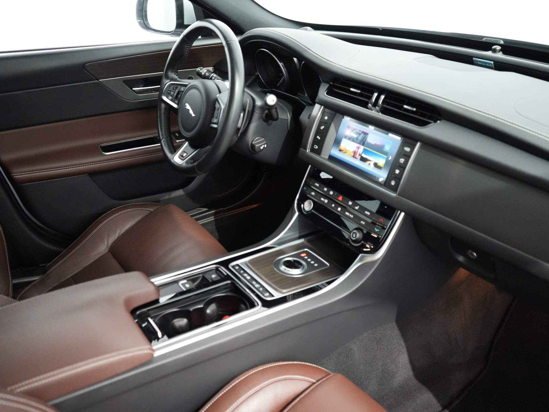 Jaguar XF 3.0 S AWD | Navigatie | Camera | Sensoren V+A | Panorama dak - 21/31