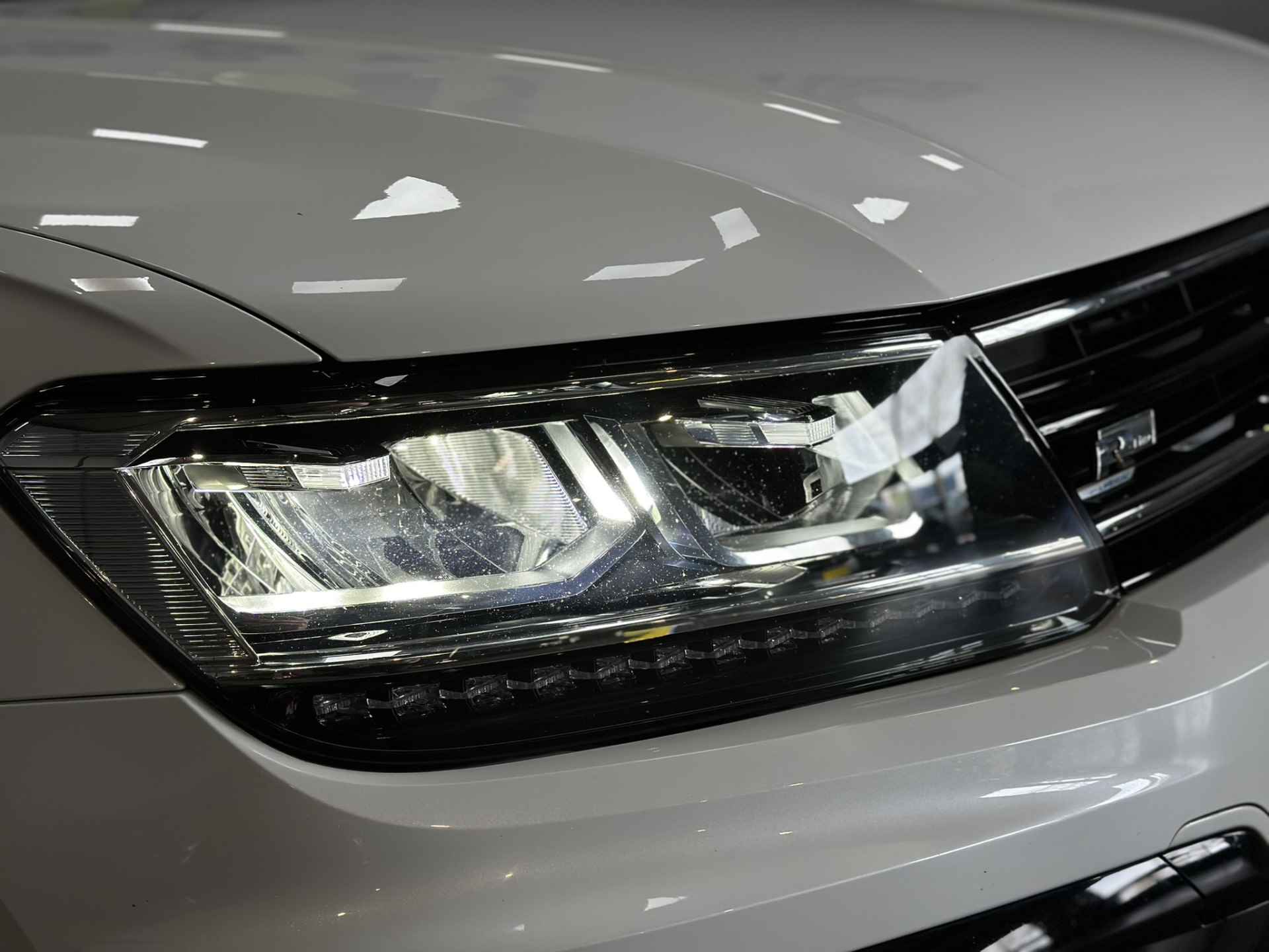 Volkswagen Tiguan 1.5 TSI ACT Highline Business R Line | Dynaudio | Virtual | Panorama | Leder | LED | Elek achterklep | Camera | Stoelverwarming | Isofix | NAP | - 9/49