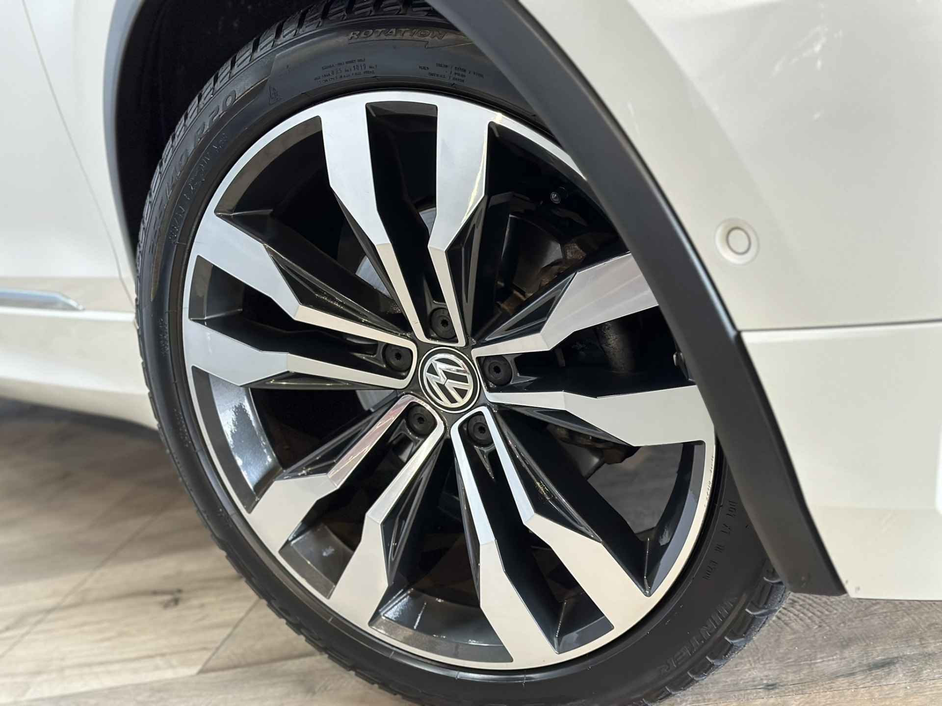 Volkswagen Tiguan 1.5 TSI ACT Highline Business R Line | Dynaudio | Virtual | Panorama | Leder | LED | Elek achterklep | Camera | Stoelverwarming | Isofix | NAP | - 11/49