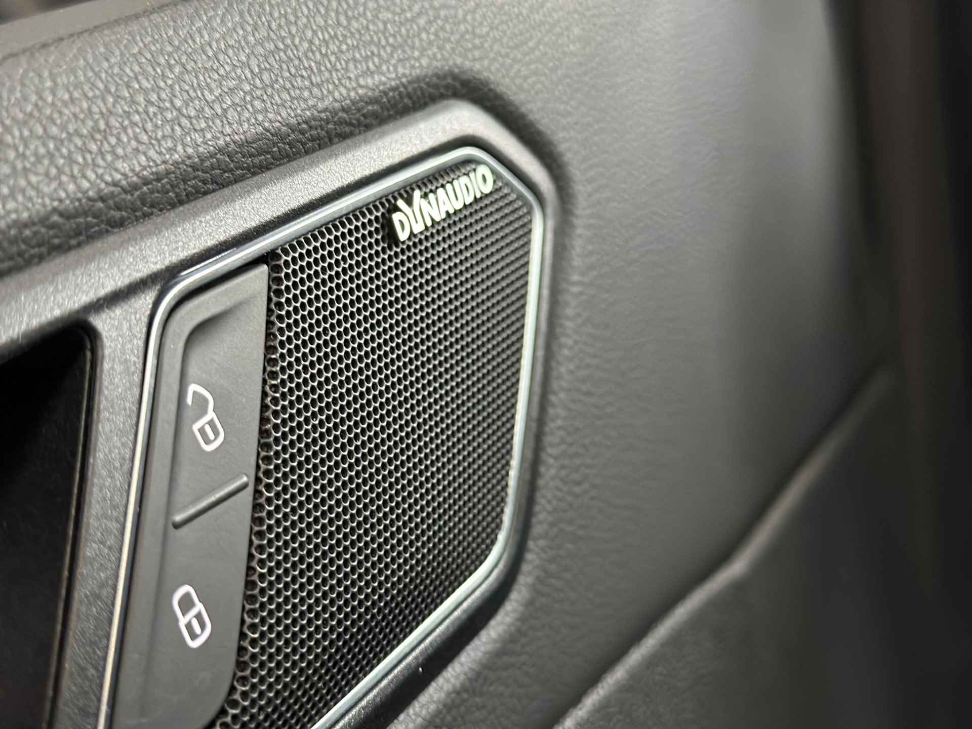 Volkswagen Tiguan 1.5 TSI ACT Highline Business R Line | Dynaudio | Virtual | Panorama | Leder | LED | Elek achterklep | Camera | Stoelverwarming | Isofix | NAP | - 17/49