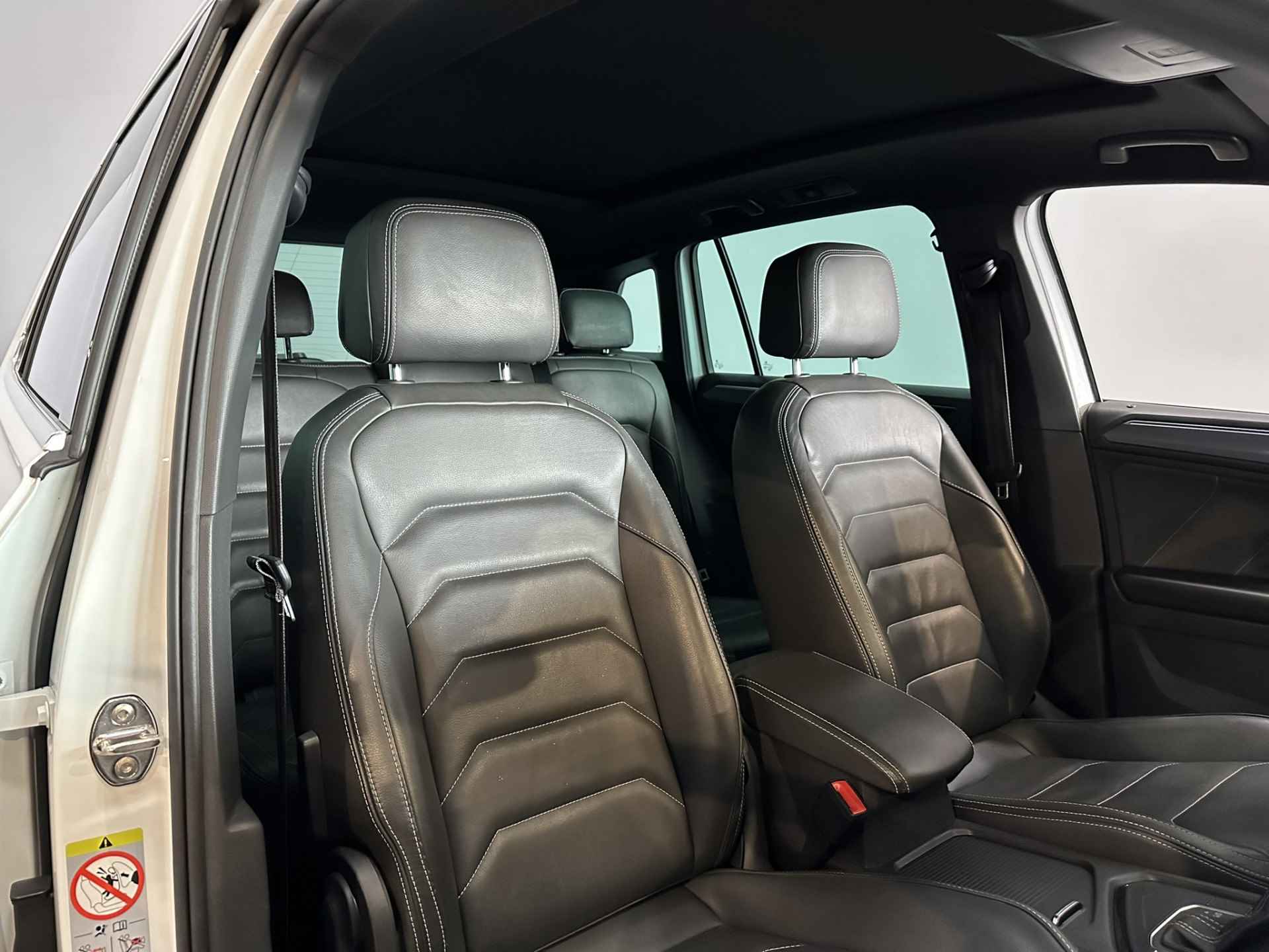 Volkswagen Tiguan 1.5 TSI ACT Highline Business R Line | Dynaudio | Virtual | Panorama | Leder | LED | Elek achterklep | Camera | Stoelverwarming | Isofix | NAP | - 32/49