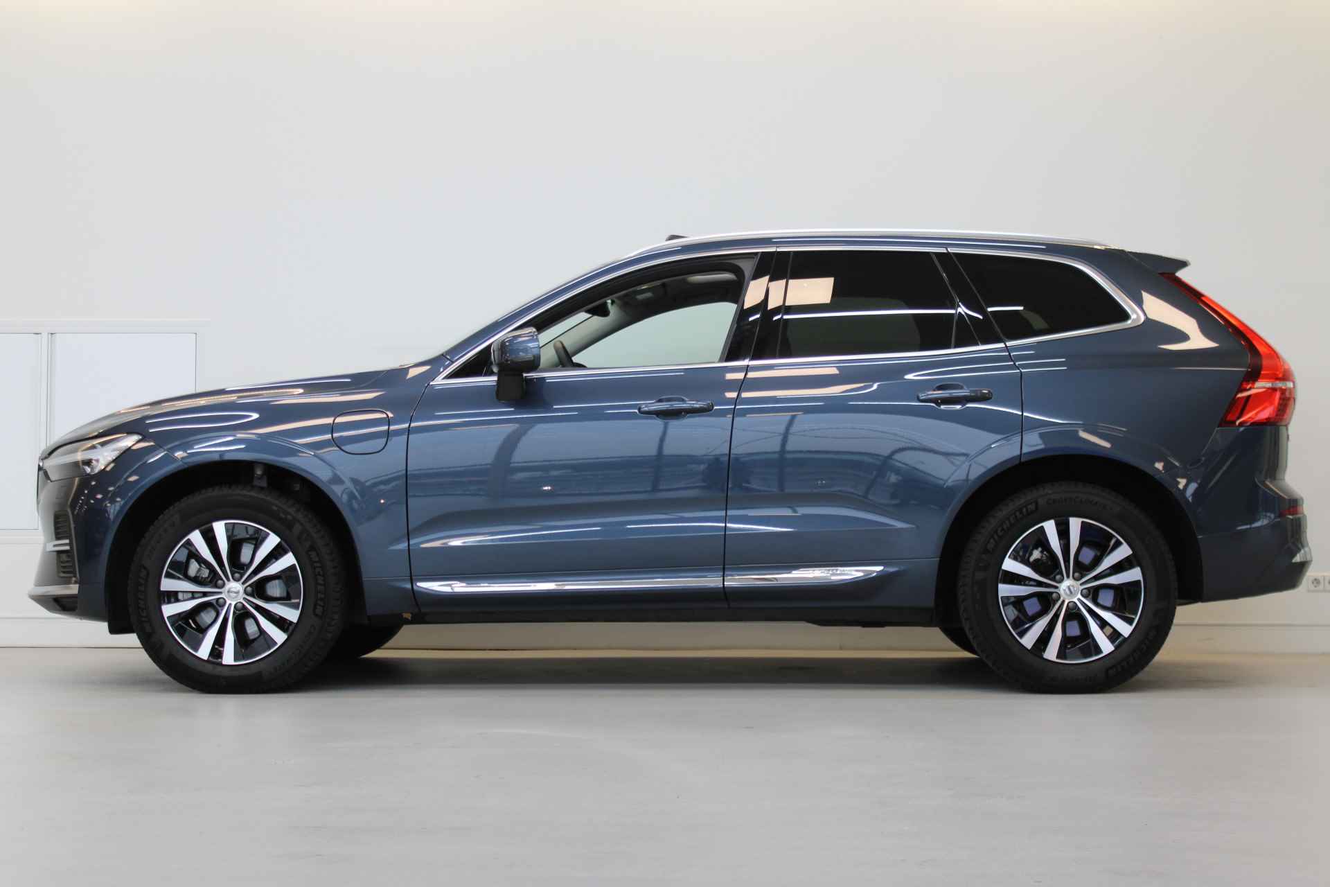 Volvo XC60 T6 350PK AWD Core Bright | Trekhaak | Adapt Led | Standverw | Panoramadak | Achterb Verw | Leer - 2/53