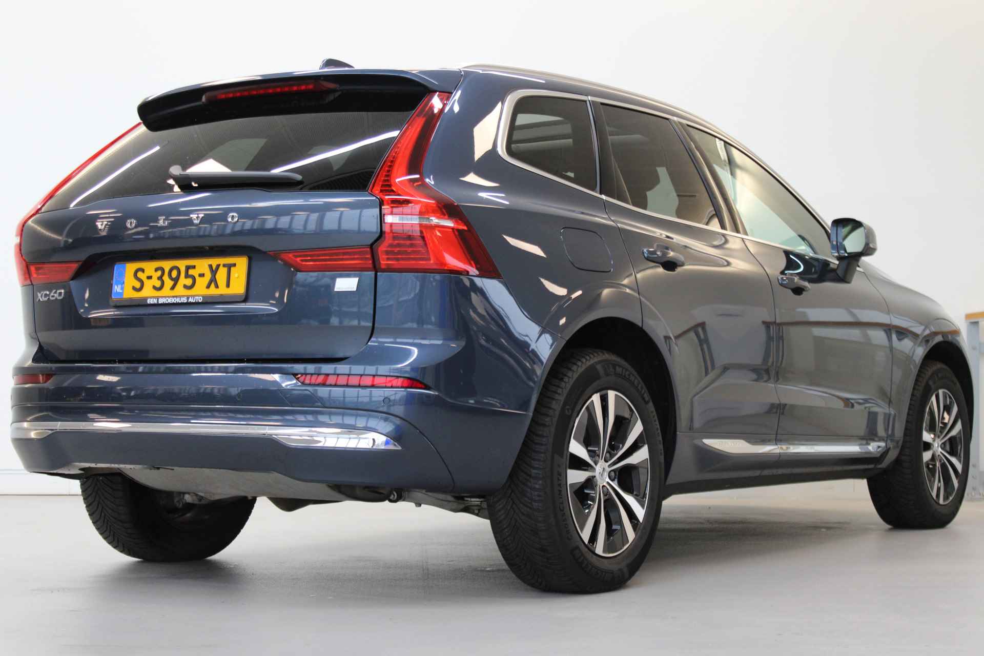 Volvo XC60 T6 350PK AWD Core Bright | Trekhaak | Adapt Led | Standverw | Panoramadak | Achterb Verw | Leer - 3/53