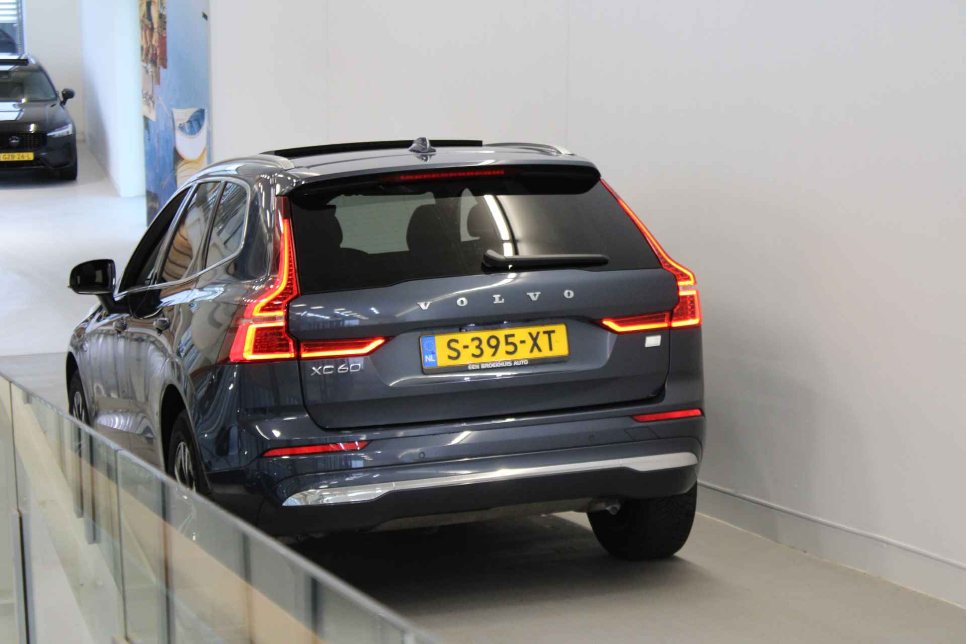 Volvo XC60 T6 350PK AWD Core Bright | Trekhaak | Adapt Led | Standverw | Panoramadak | Achterb Verw | Leer - 52/53