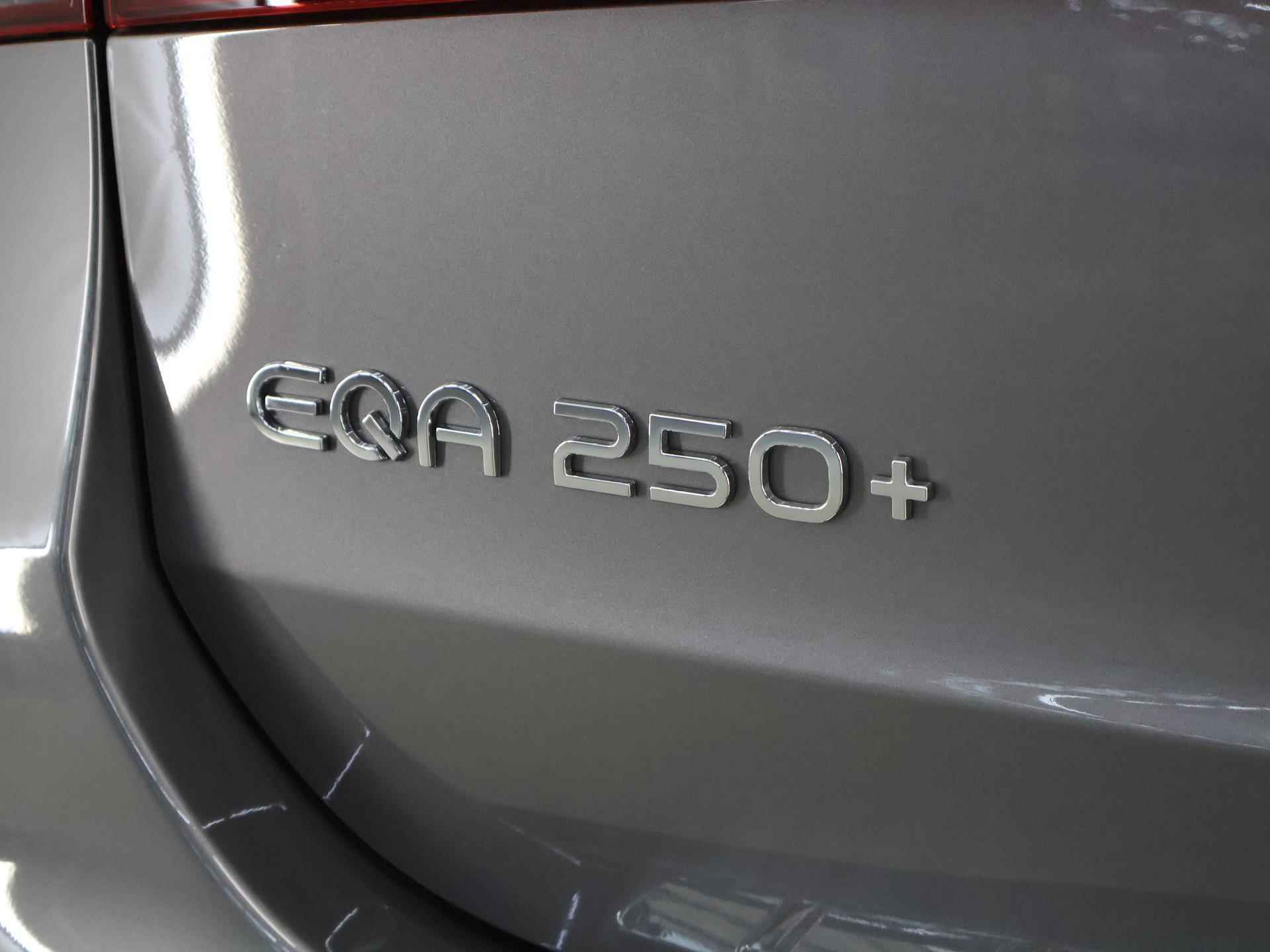 Mercedes-Benz EQA 250+ AMG Line 71 kWh | Panoramdak | Nightpakket incl. 20'' | achteruitrijcamera | stoelverwarming | Led - 45/49