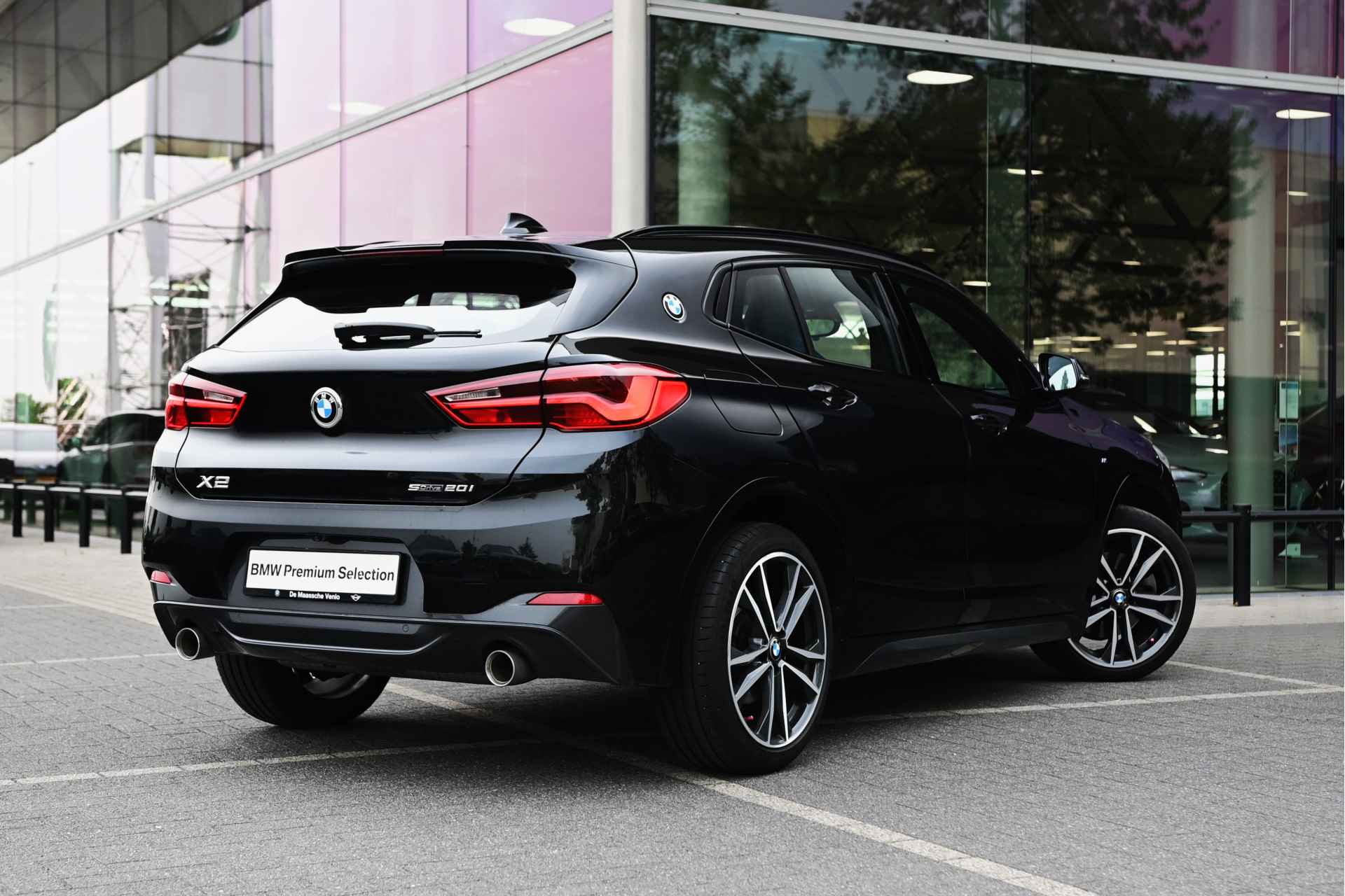 BMW X2 sDrive20i High Executive M Sport Automaat / Trekhaak / Achteruitrijcamera / M Sportstoelen / LED / Head-Up / Park Assistant / Stoelverwarming - 3/28