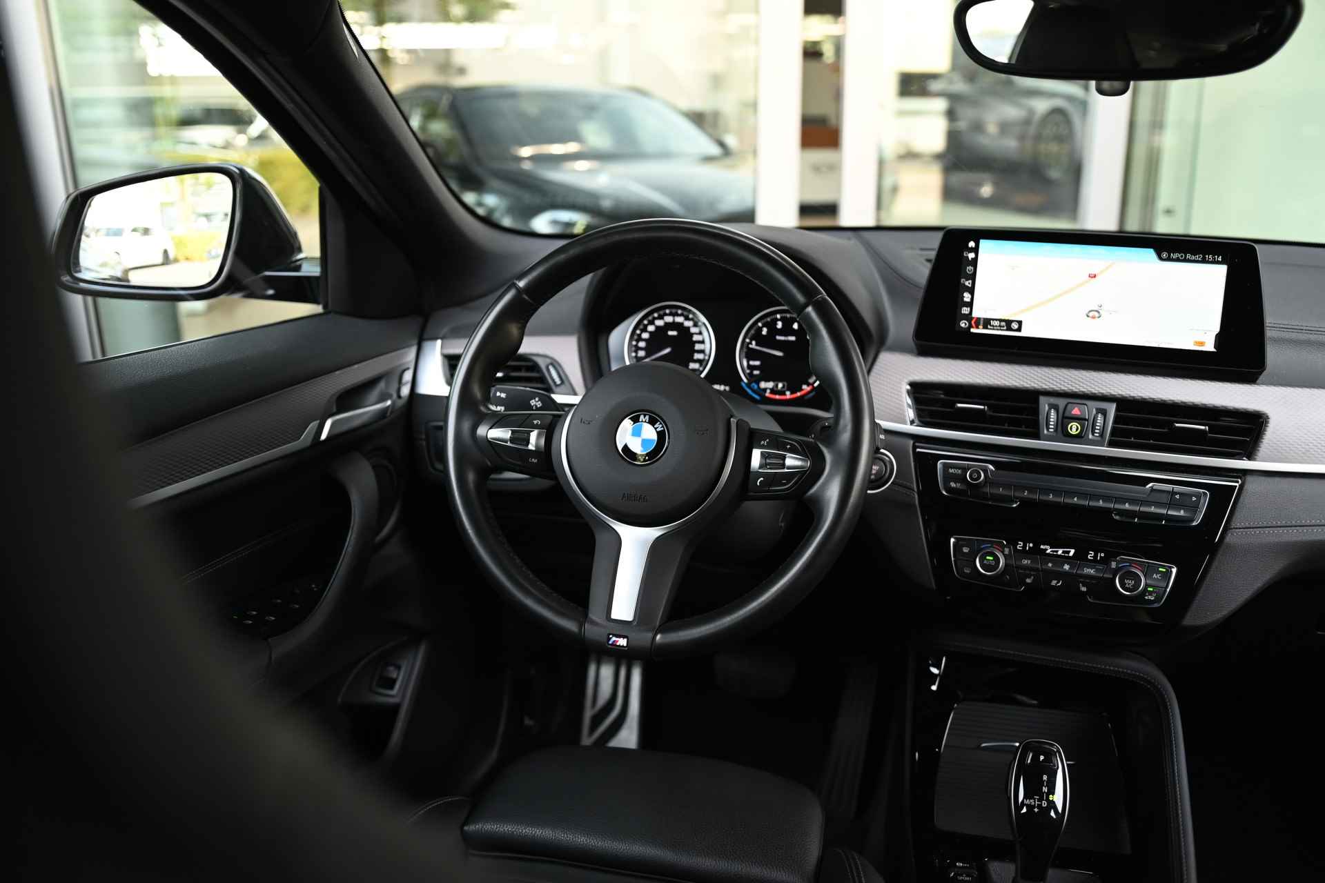 BMW X2 sDrive20i High Executive M Sport Automaat / Trekhaak / Achteruitrijcamera / M Sportstoelen / LED / Head-Up / Park Assistant / Stoelverwarming - 26/28