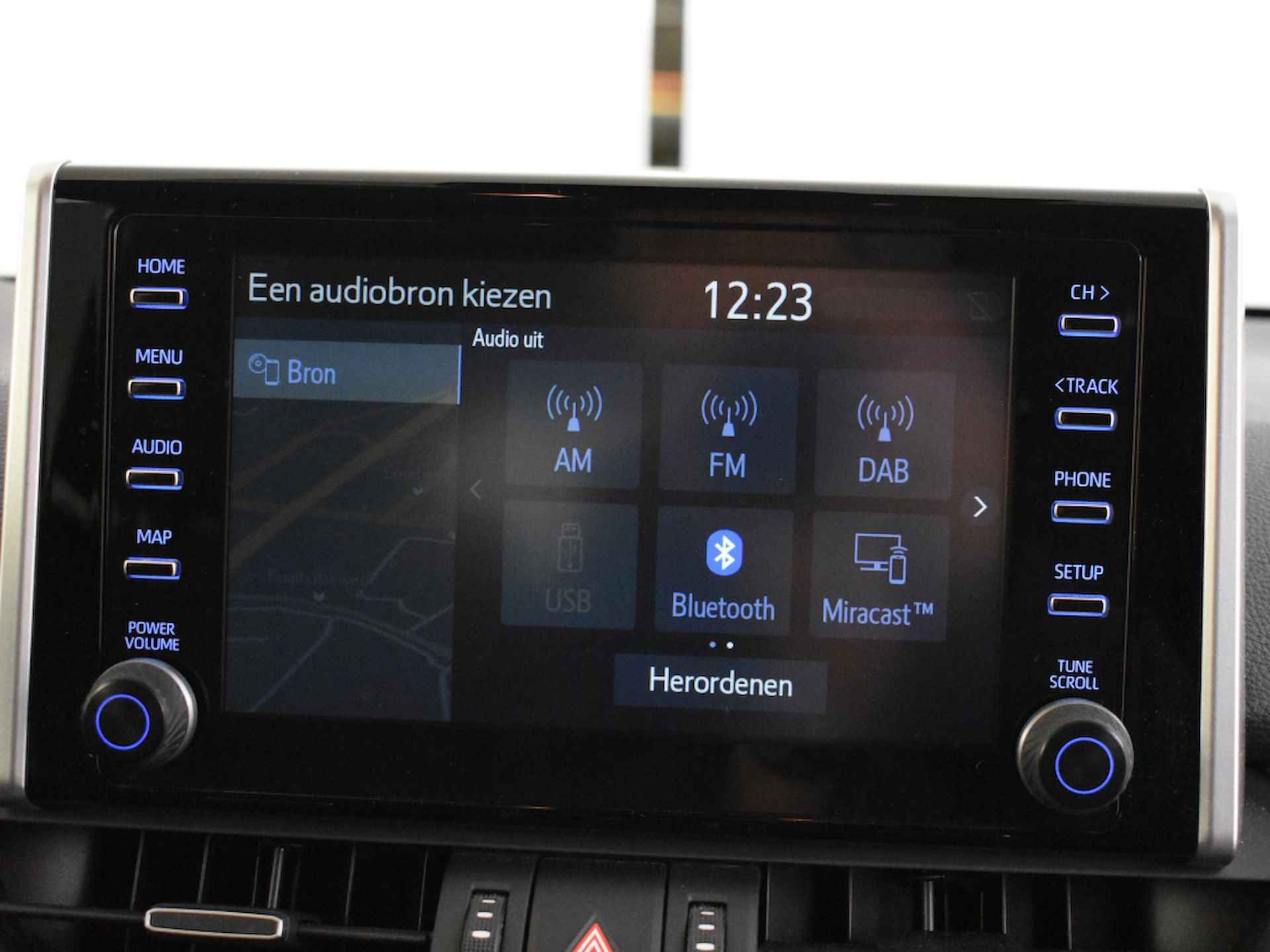 Toyota RAV4 2.0 VVT-iE First Edition Automaat | Trekhaak | Navi - 17/39