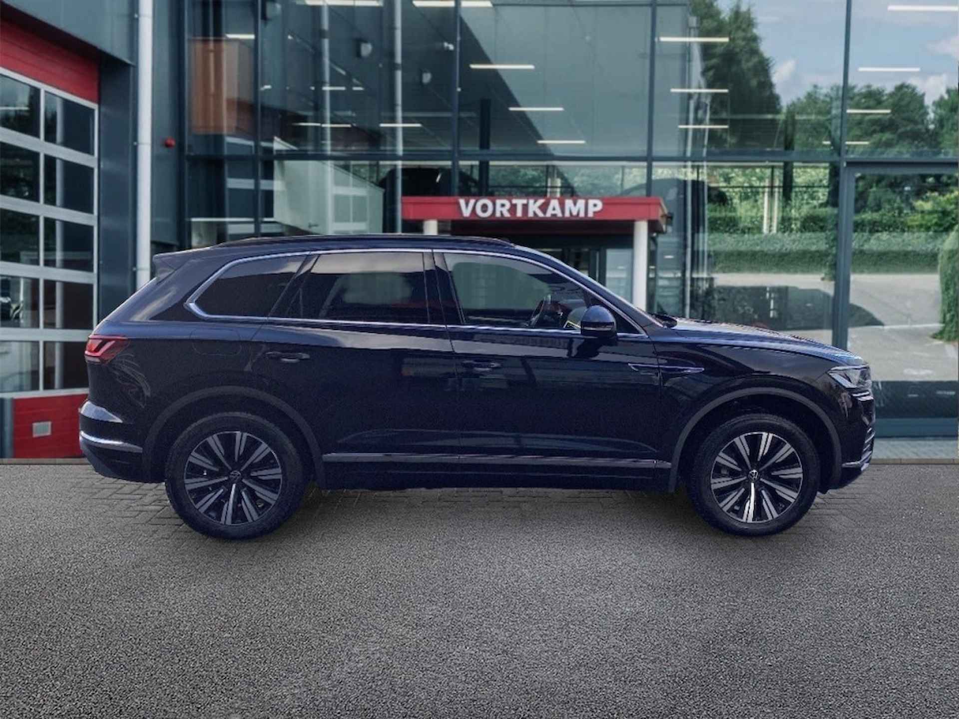 VOLKSWAGEN Touareg 3.0 TSI ELEGANCE 4MOTION EHYBRID LEDER/PANO-DAK/TREKHAAK/ACC/CAM - 4/30