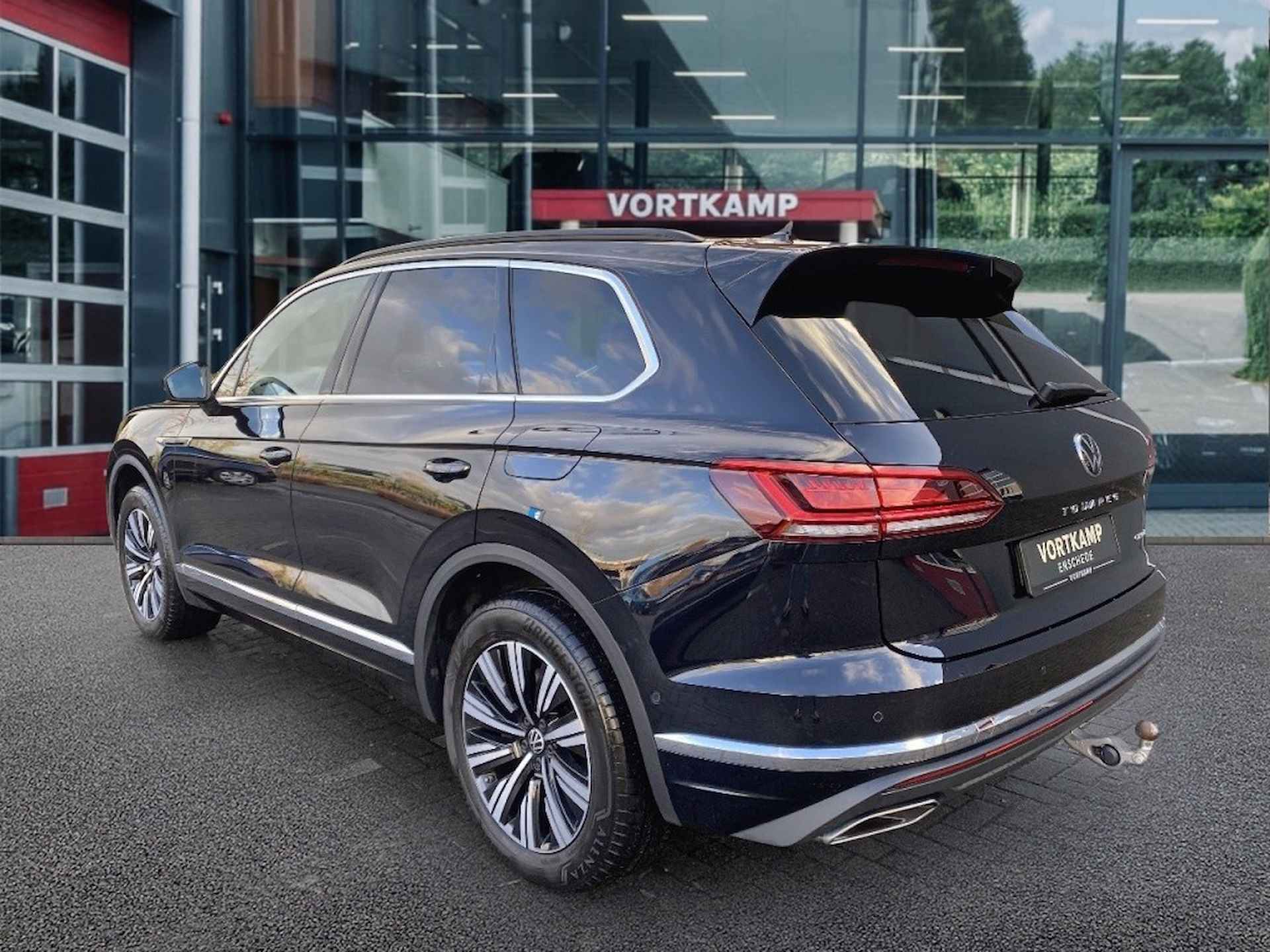 VOLKSWAGEN Touareg 3.0 TSI ELEGANCE 4MOTION EHYBRID LEDER/PANO-DAK/TREKHAAK/ACC/CAM - 7/30