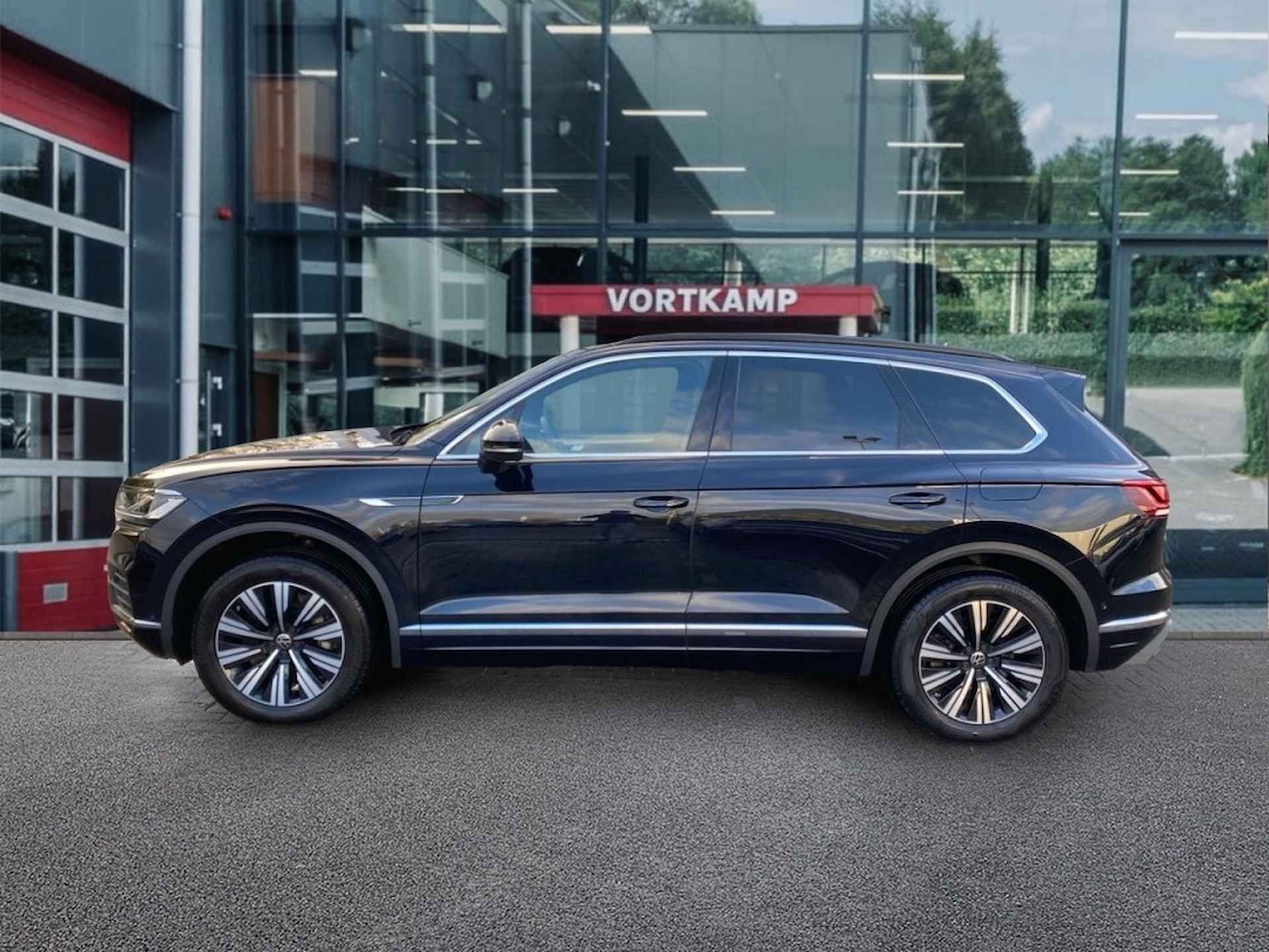 VOLKSWAGEN Touareg 3.0 TSI ELEGANCE 4MOTION EHYBRID LEDER/PANO-DAK/TREKHAAK/ACC/CAM - 8/30