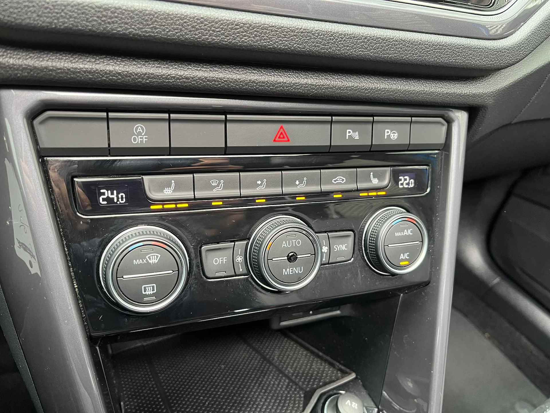 Volkswagen T-Roc 2.0 TSI 4Motion 190 PK Sport / DSG / 2X R-Line / Panoramadak / Digitale Cockpit /  P4 - 23/34