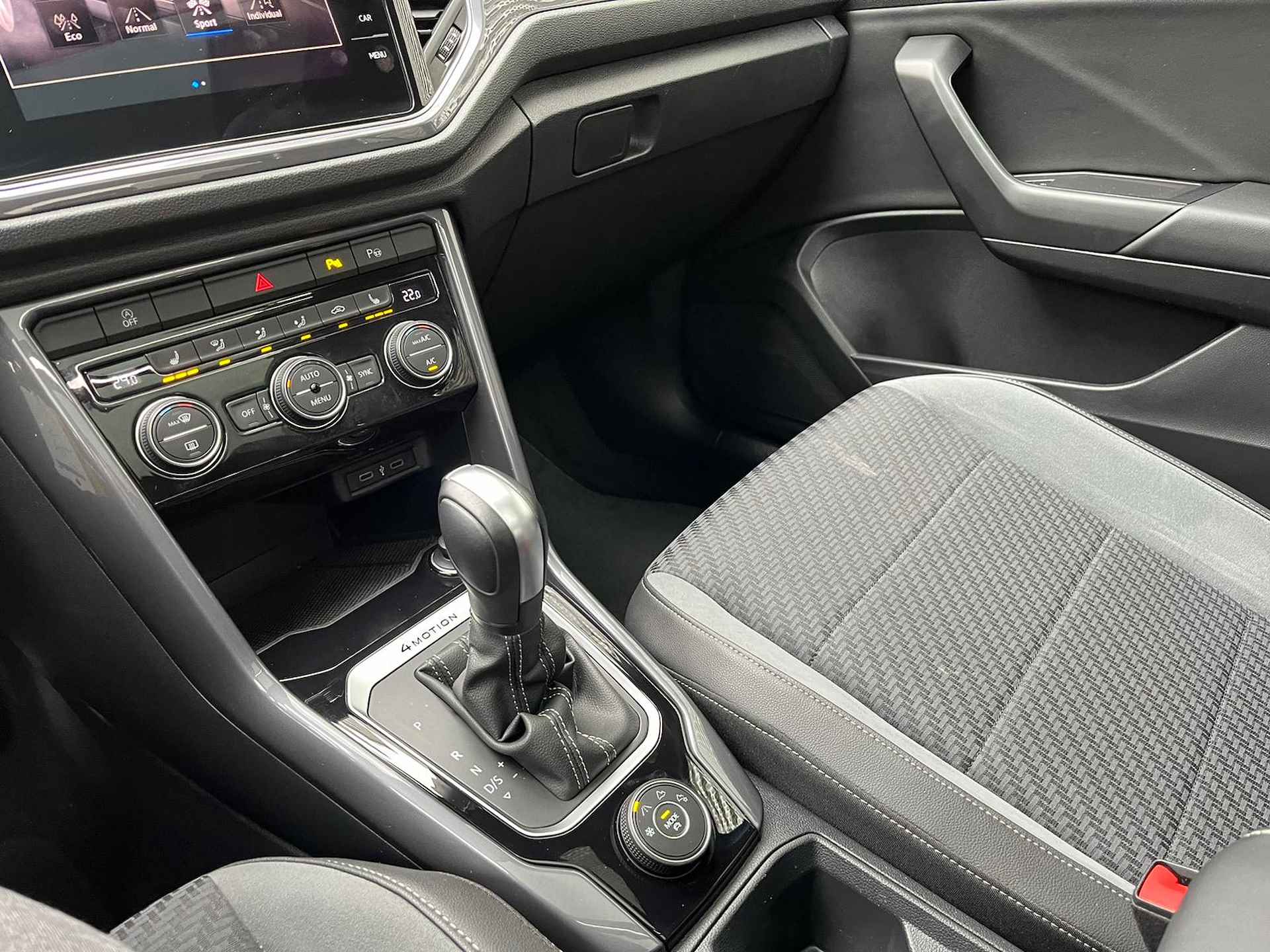 Volkswagen T-Roc 2.0 TSI 4Motion 190 PK Sport / DSG / 2X R-Line / Panoramadak / Digitale Cockpit /  P4 - 24/34