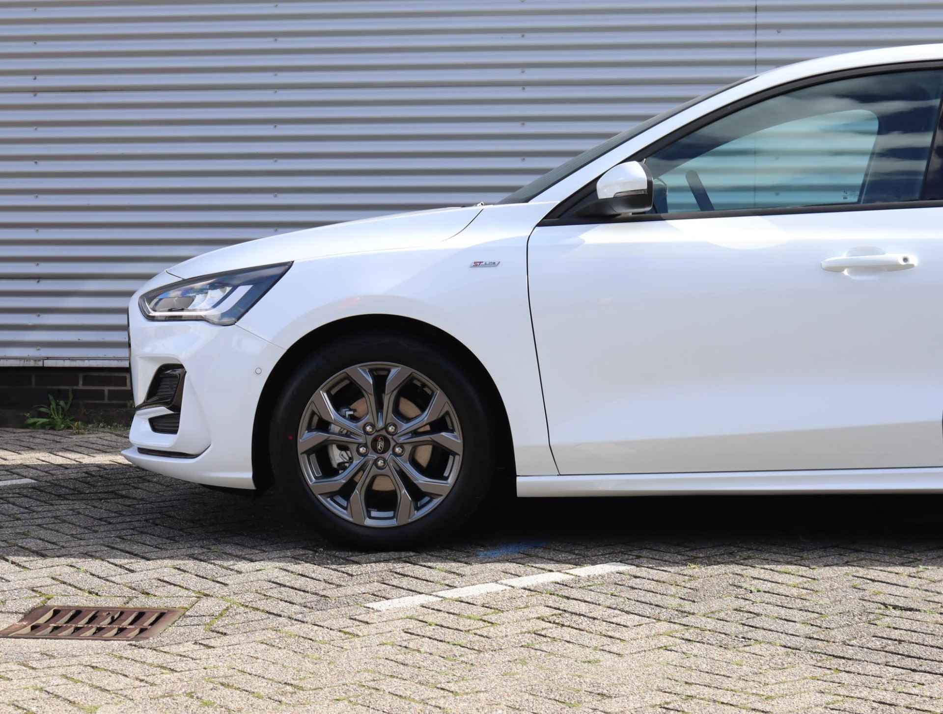 Ford Focus 1.0 EcoBoost Hybrid ST Line | Nieuw te bestellen | Ford Voordeel € 2.500,= | Prijs is vanaf | Options 2,9% - 13/62