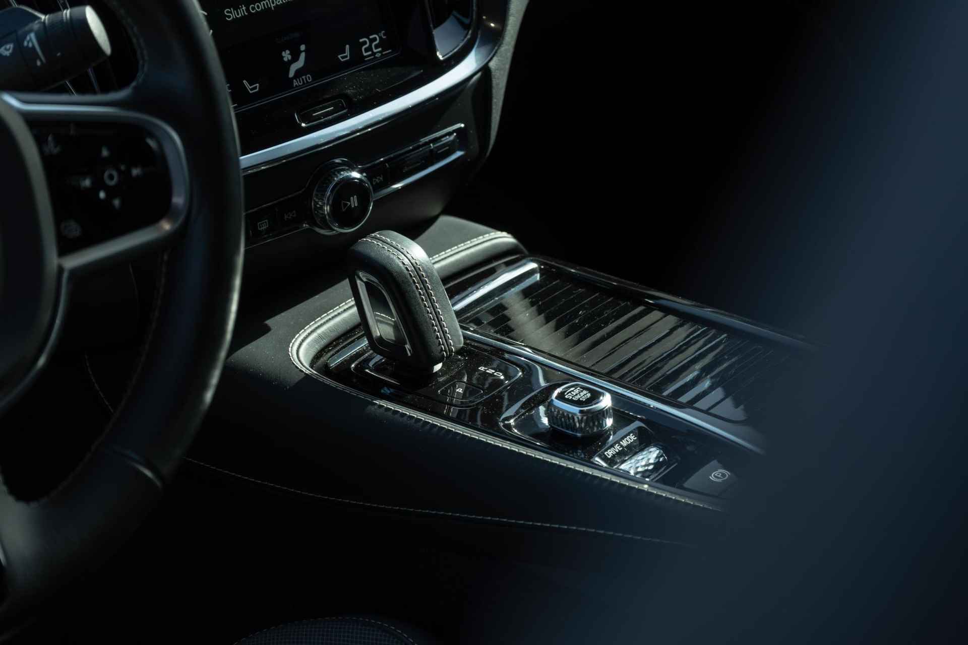 Volvo S60 T6 AWD Twin Engine R-Design | Navi | Adaptieve Cruise | Lederen Bekleding | Stoelverwarming | Camera | Getint Glas | Apple Carplay | 19" LM - 9/23