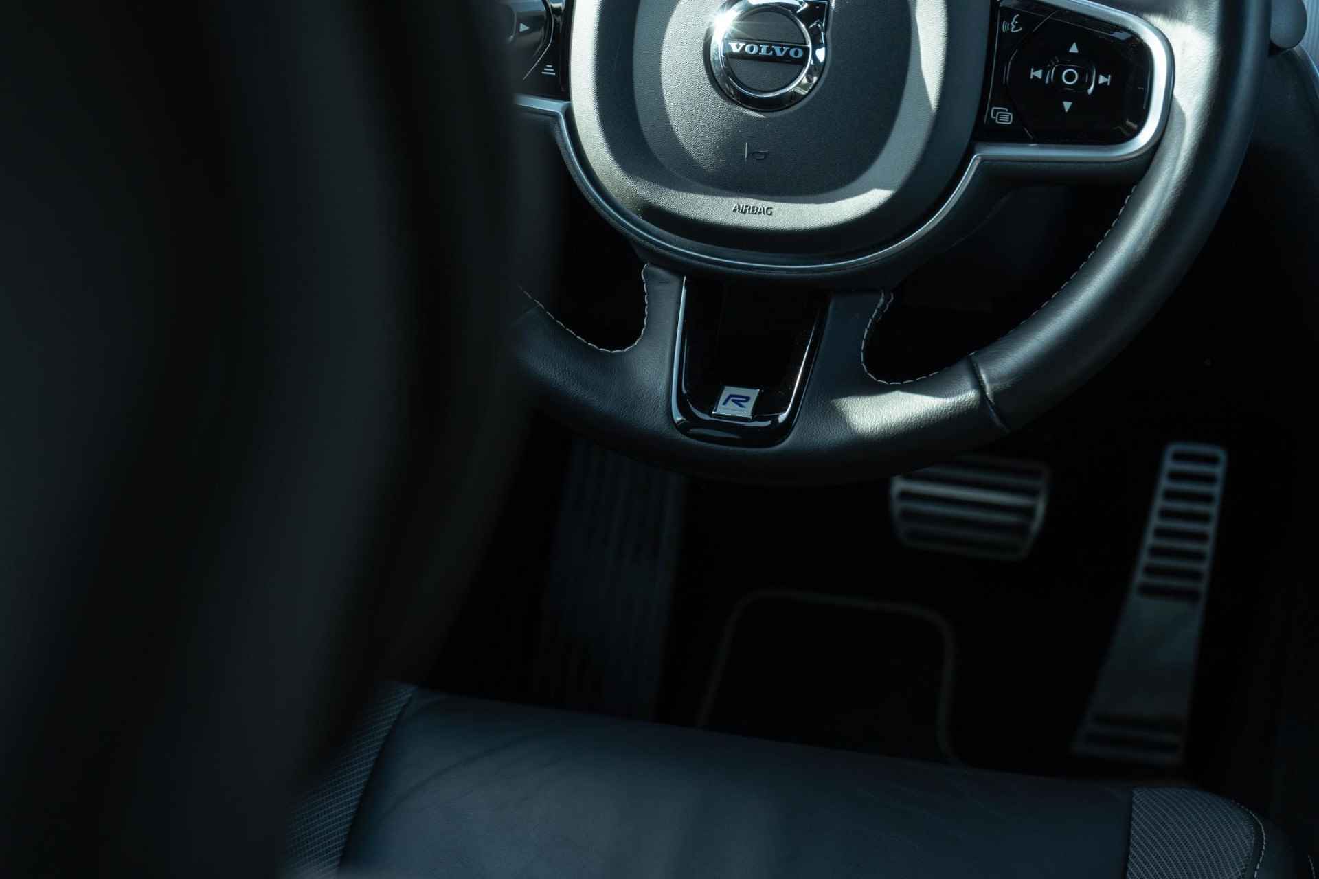 Volvo S60 T6 AWD Twin Engine R-Design | Navi | Adaptieve Cruise | Lederen Bekleding | Stoelverwarming | Camera | Getint Glas | Apple Carplay | 19" LM - 11/23