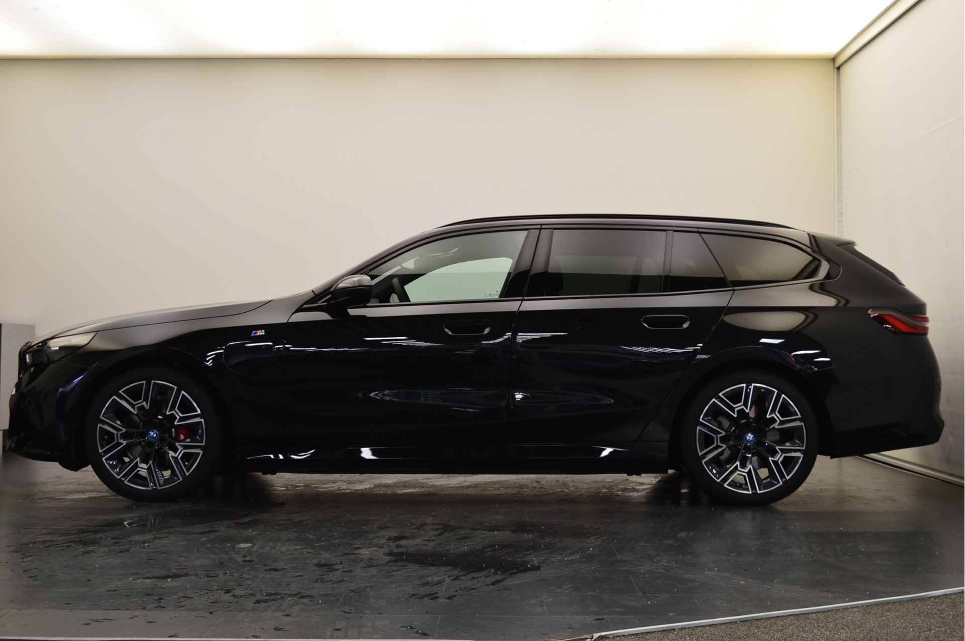 BMW 5 Serie Touring 530e M Sport Automaat / Panoramadak / Trekhaak / Adaptieve LED / Stoelventilatie / Parking Assistant / M Sportonderstel - 3/23